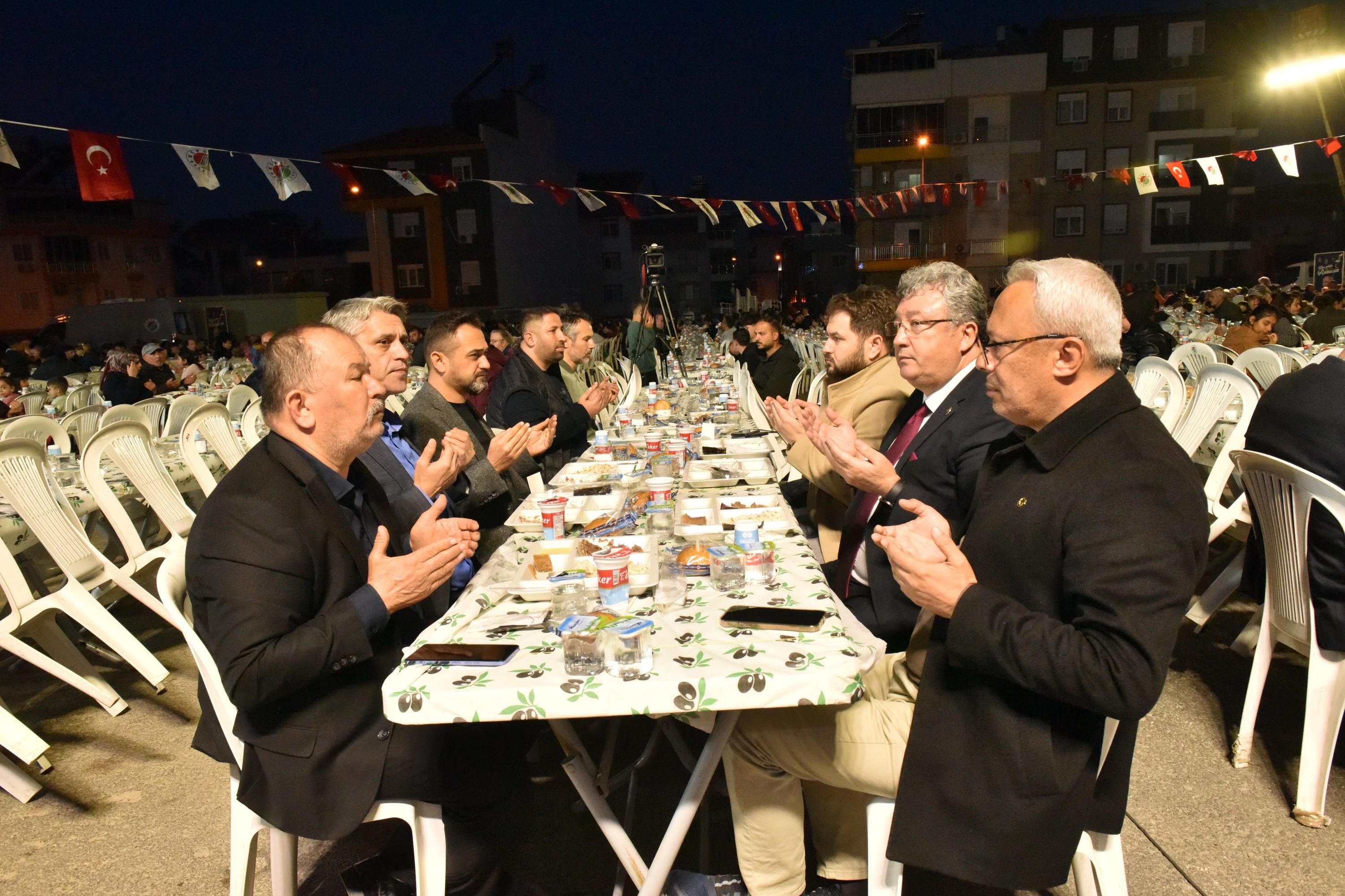 Kepez’de 3 Mahalle Aynı Iftarda Buluştu (3)