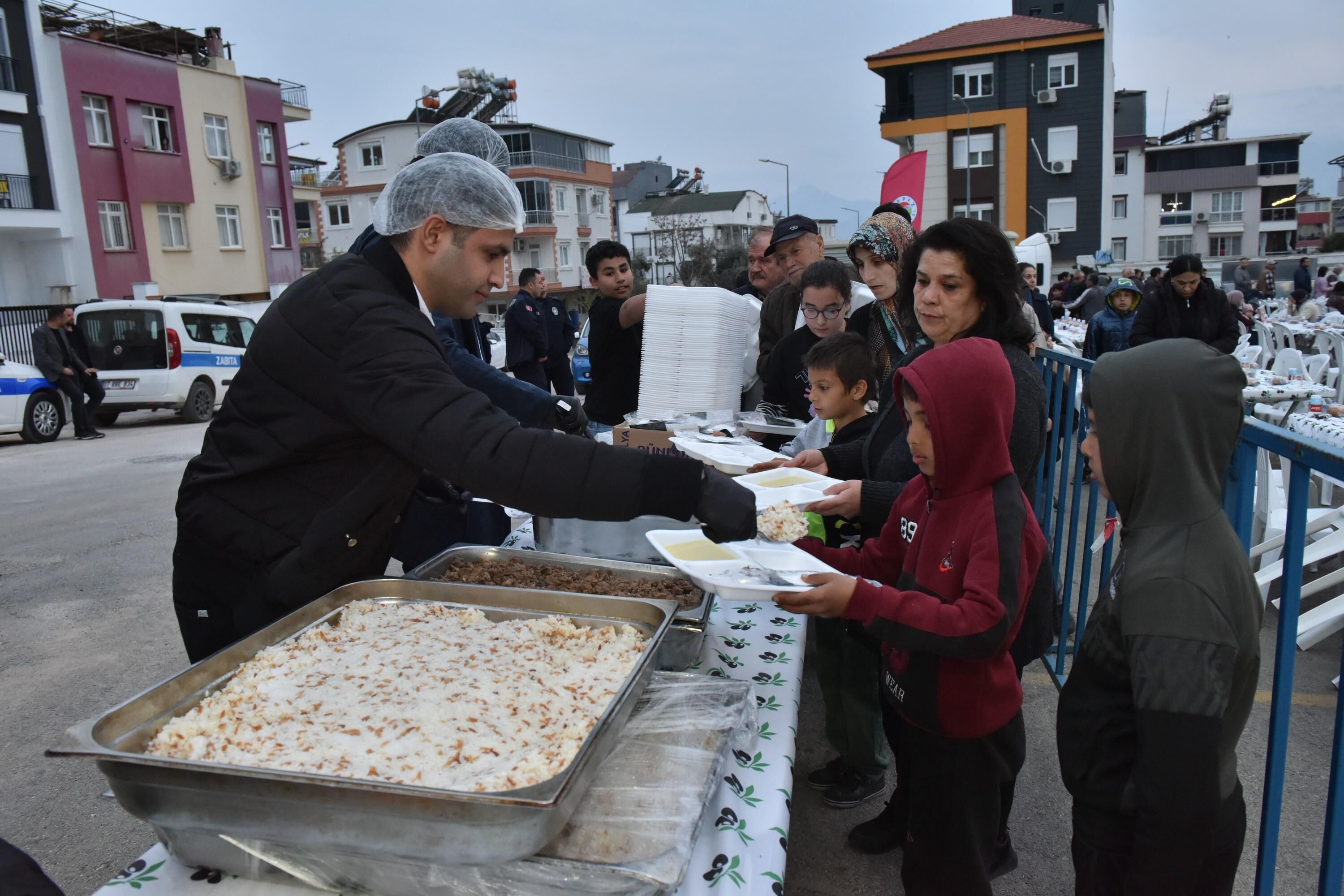 Kepez’de 3 Mahalle Aynı Iftarda Buluştu (5)