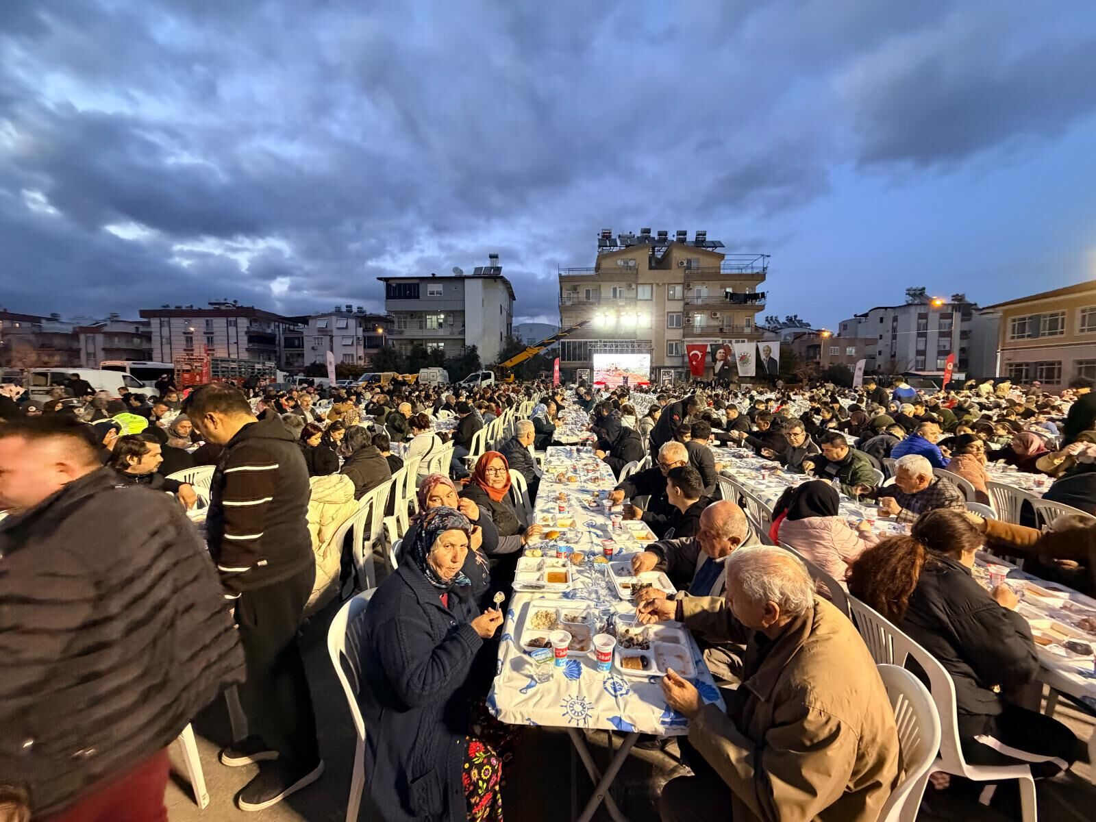 Kepez’in Birlik Ve Beraberlik Sofraları Karşıyaka’da (2)