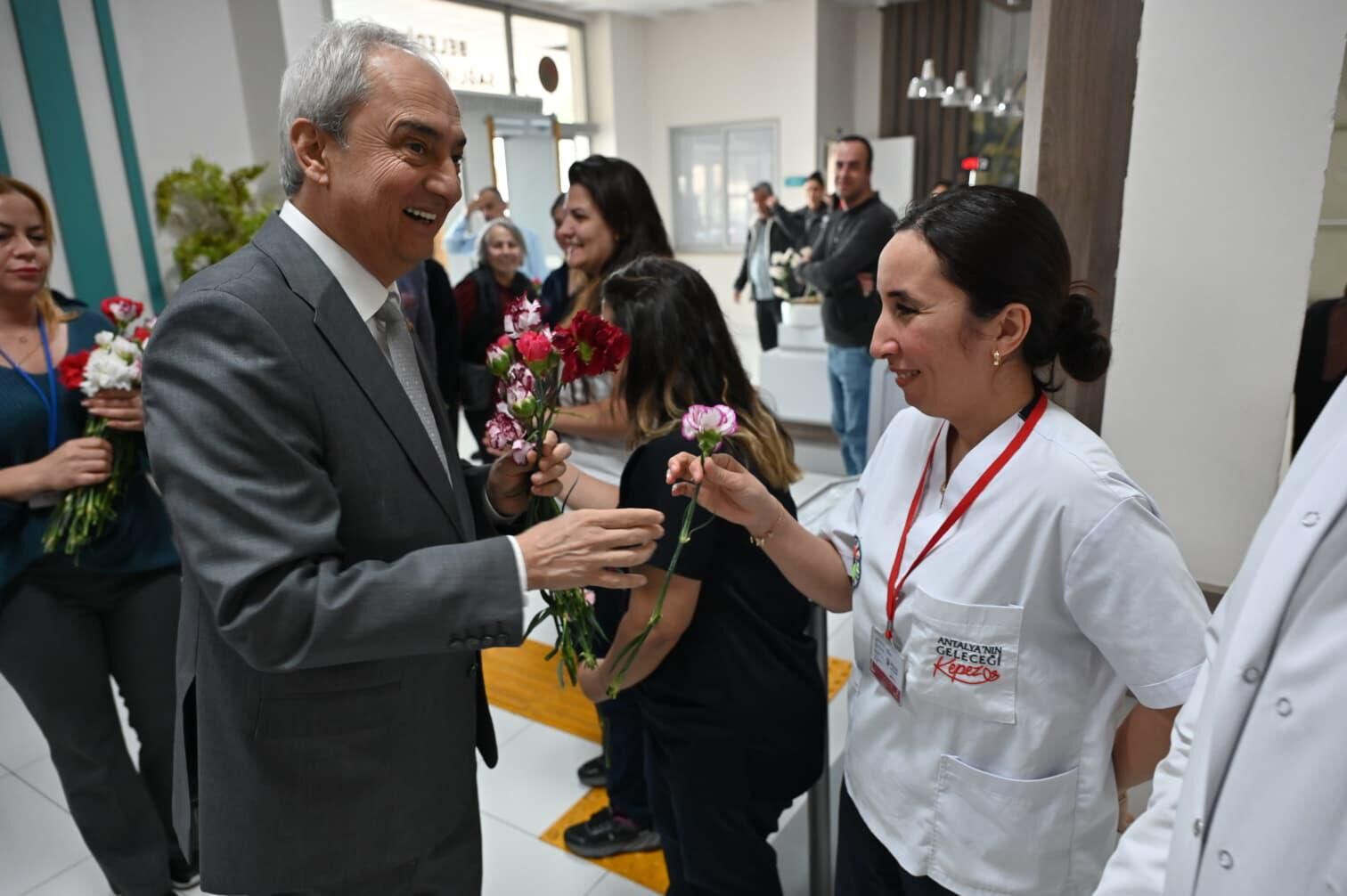 Kocagoz, Saglik Calisanlarinin Tip Bayramini Kutladi 3-1