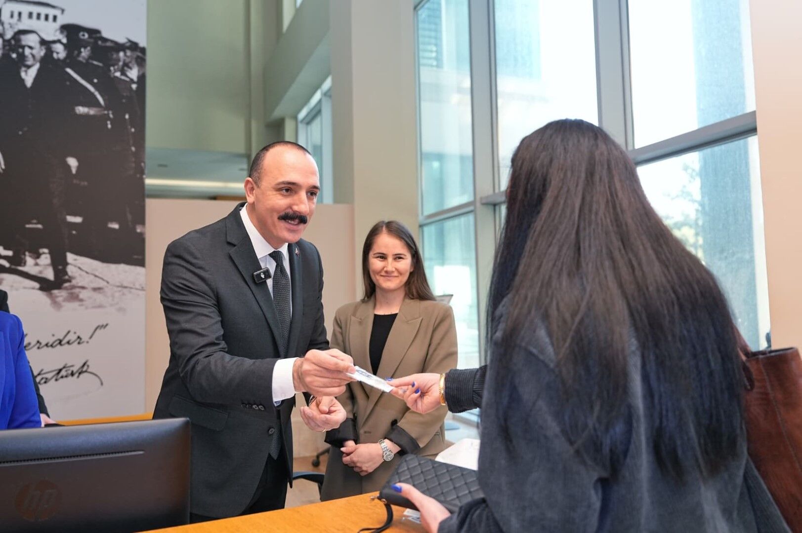 Konyaaltı Belediye Başkanı Cem Kotan’dan Kadınlara Anlamlı Hediye (3)