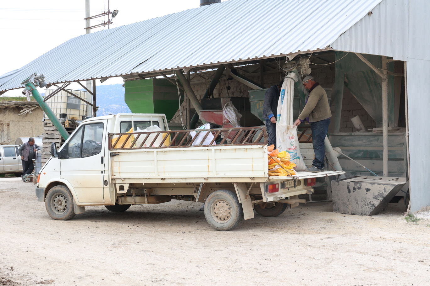 Korkuteli’nde Çiftçilere Büyükşehir Desteği Yem Maliyeti Düşüyor (2)