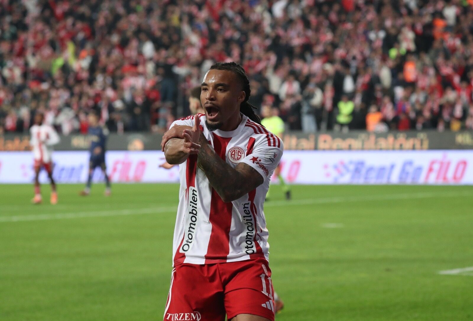 Maçın Yıldızı, Fener’den Alınan 1 Puandan Memnun Değil (3)