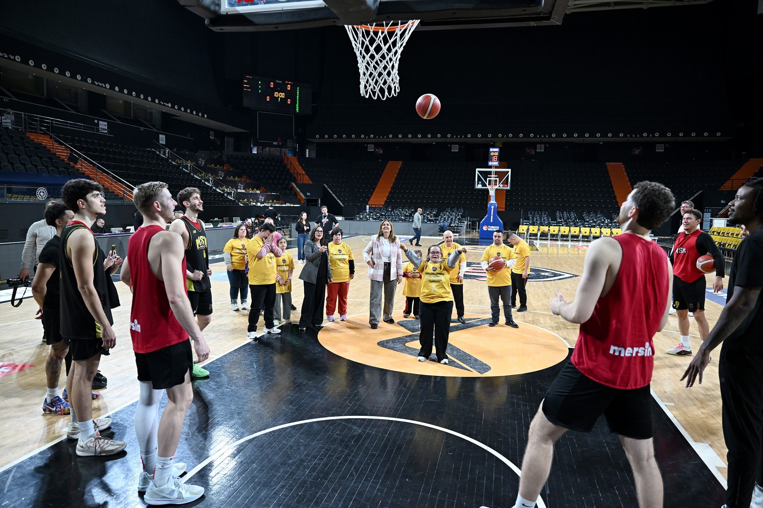 Mersin Buyuksehir Belediyesinden 21 Mart Farkindaligi (1)