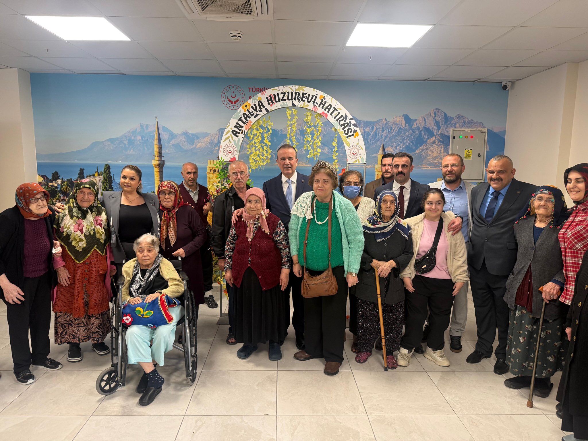 Mhp’li Vekil Antalyalı Vatandaşlarla Buluştu (2)