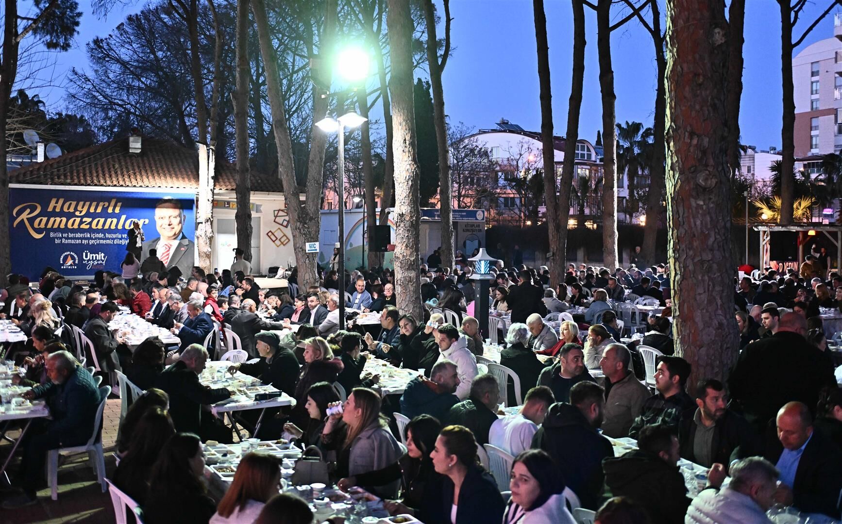 Muratpaşa’dan 2 Bin Kişilik Iftar Sofrası (1) (Large)