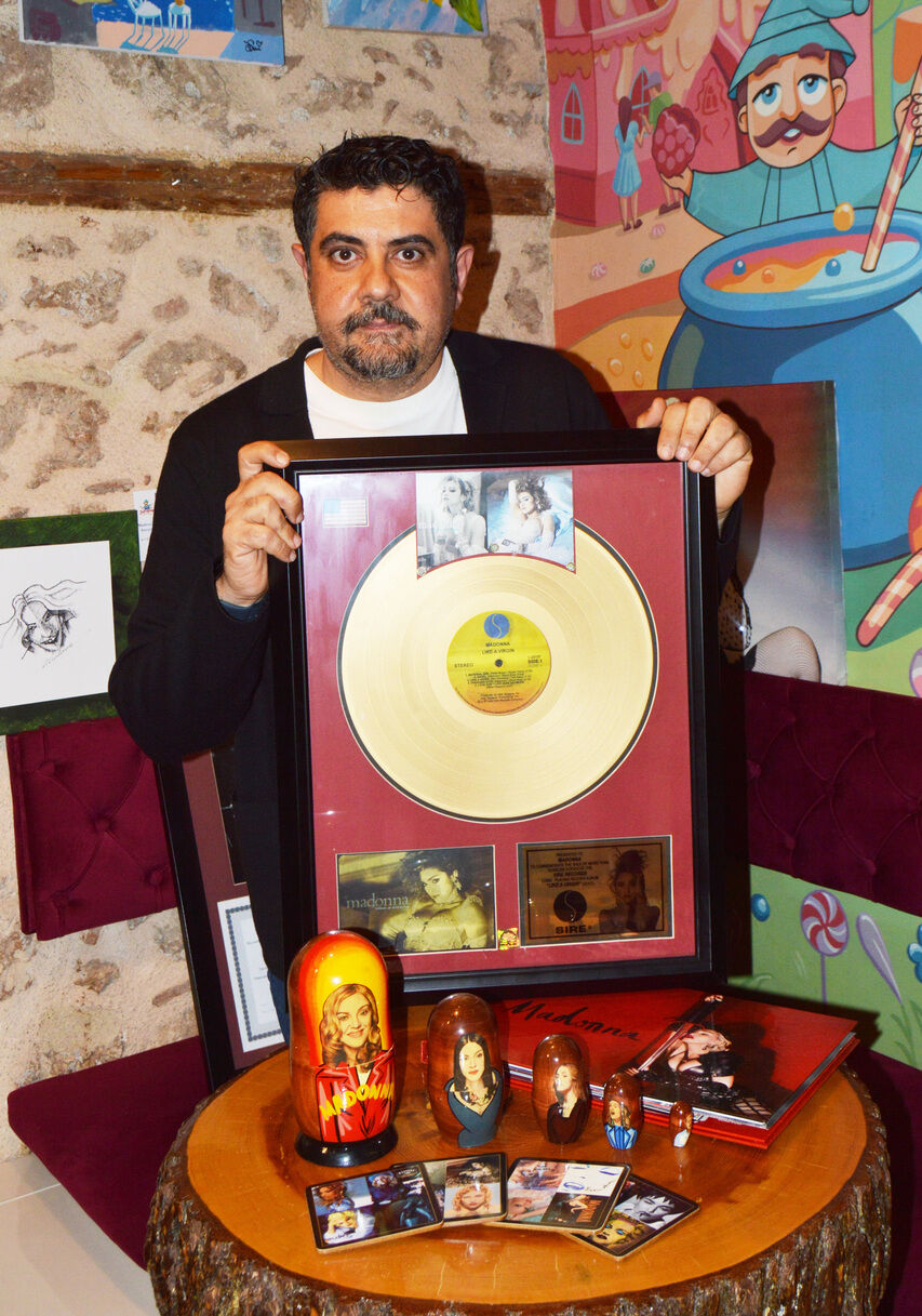 Öğretmenin Madonna Askı (2)