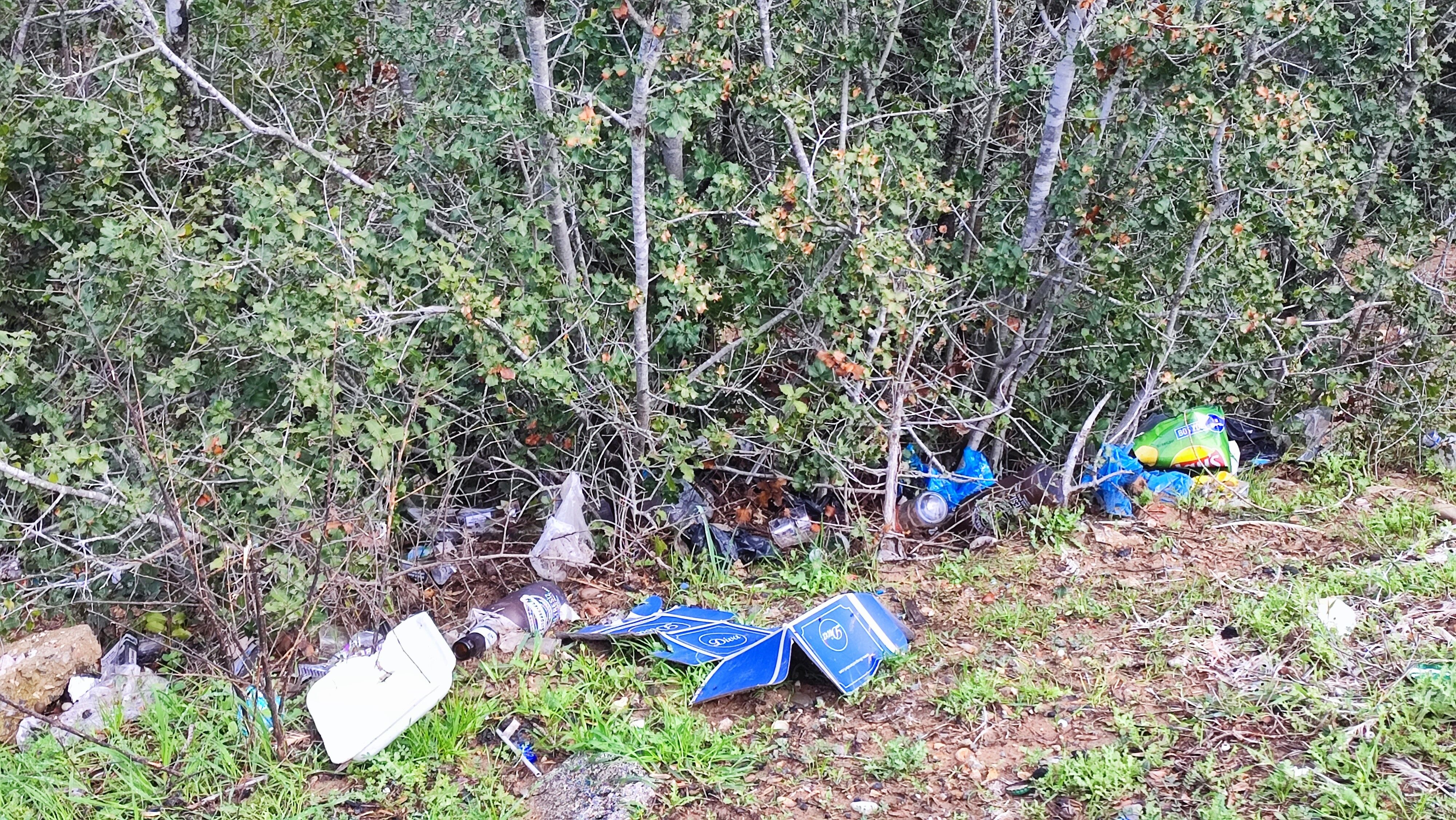 Vatandaşın Ağaca Astığı Tabiat Temiz Kalsın Uyarısı Yetmedi (2)