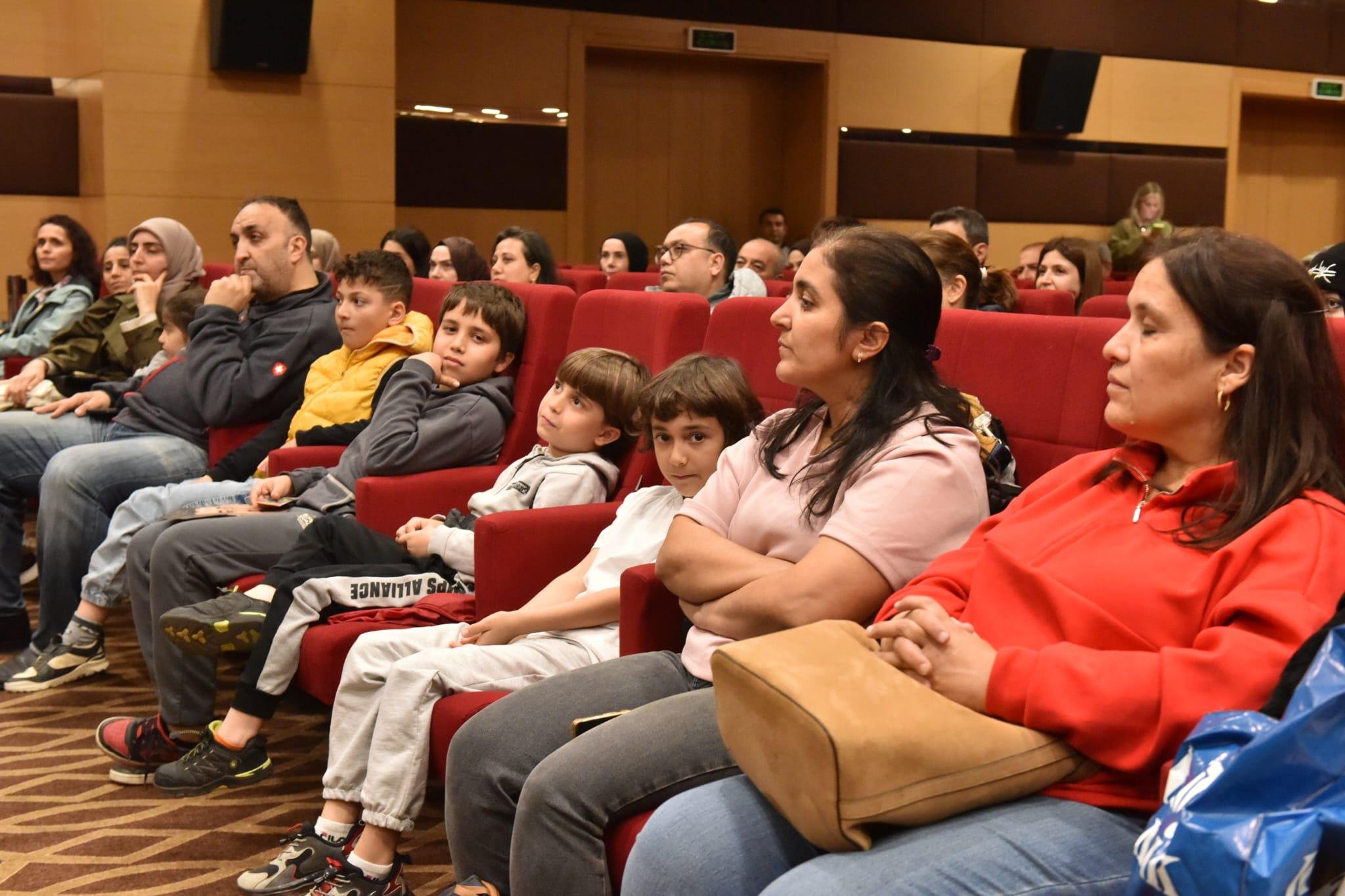 Yazar Tarik Tufan, Kepez Kitap Fuarinda Edebiyat Uzerine Konustu 4