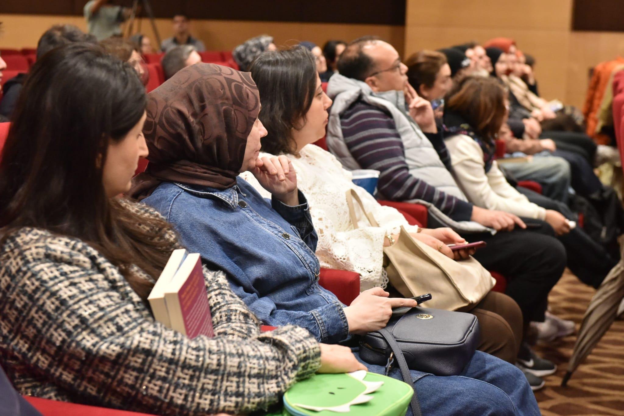 Yazar Tarik Tufan, Kepez Kitap Fuarinda Edebiyat Uzerine Konustu 7