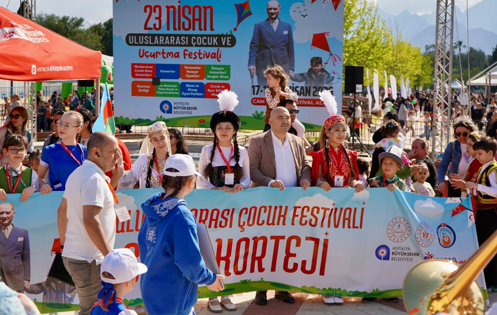 10 Ülkeden Çocuklar Antalya’daki Sevgi Korteji’nde Buluştu (2)