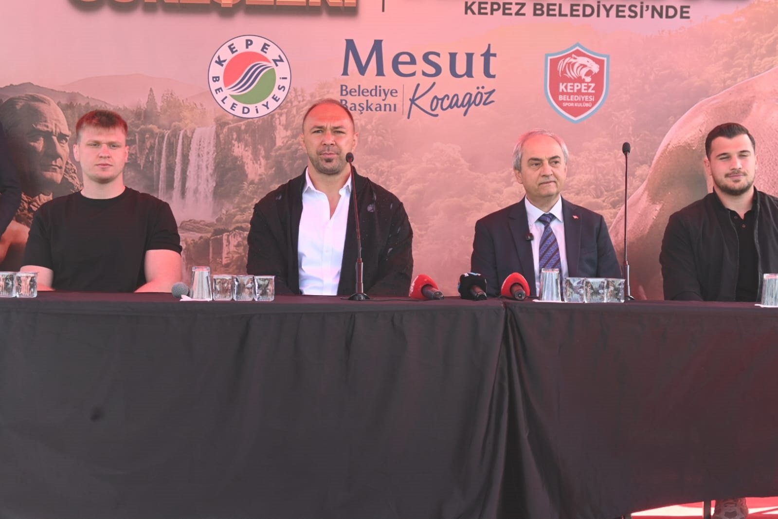 1Ali Gürbüz Imzayı Attı (1)