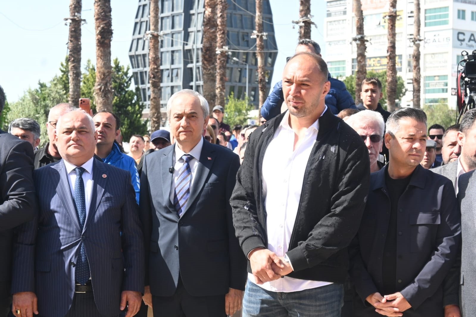 2Ali Gürbüz Imzayı Attı (3)