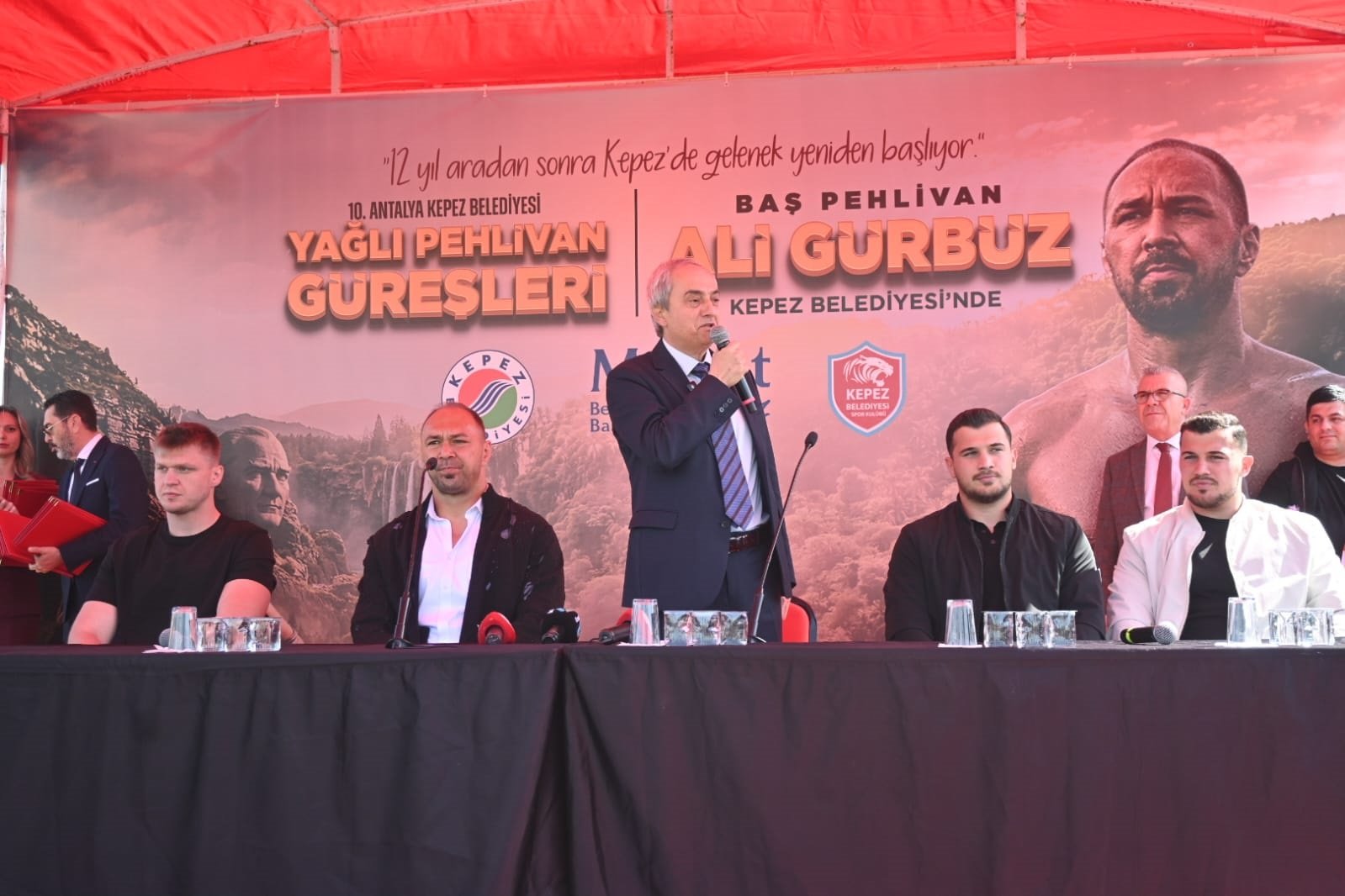 4Ali Gürbüz Imzayı Attı (4)