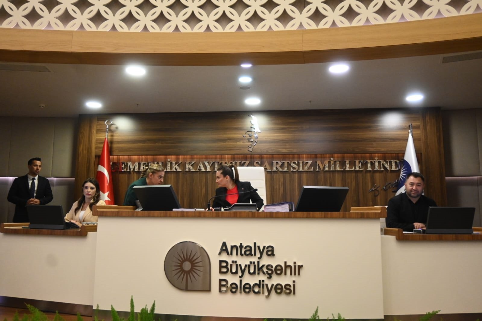 Ak Parti Ve Mhp Eleştirdi Büşra Özdemir Müjde Verdi (4)