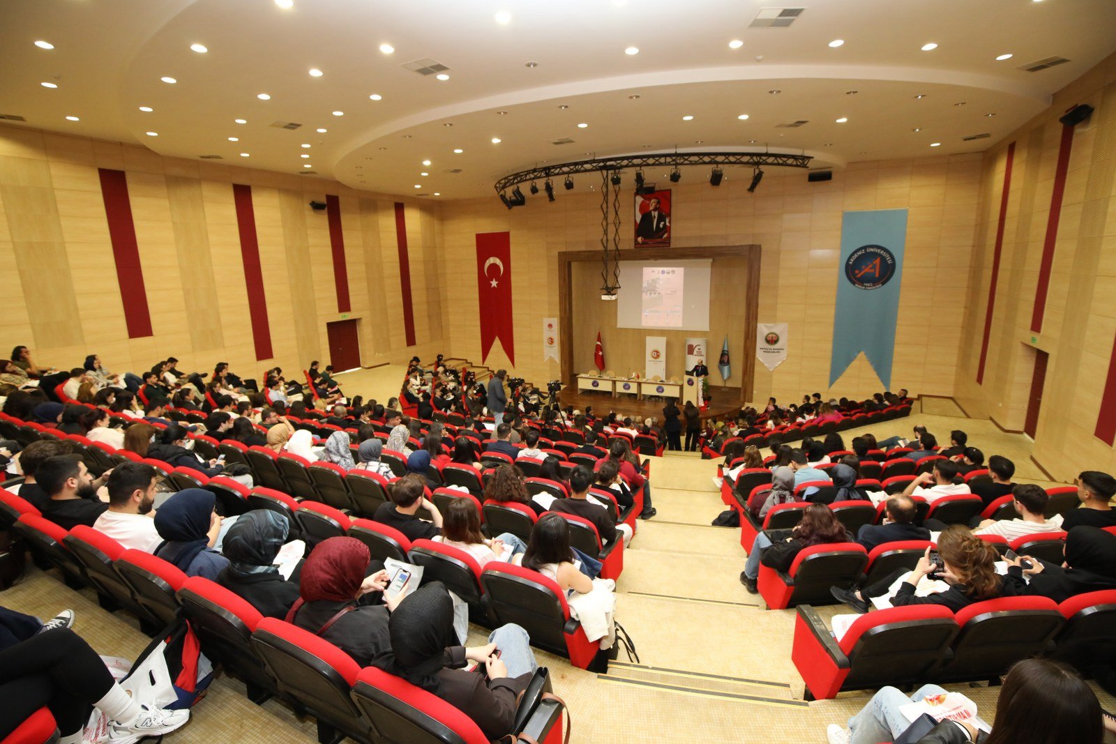 Akdeniz Üniversitesi Cumhuriyeti Ve Kadını Konuştu (4)