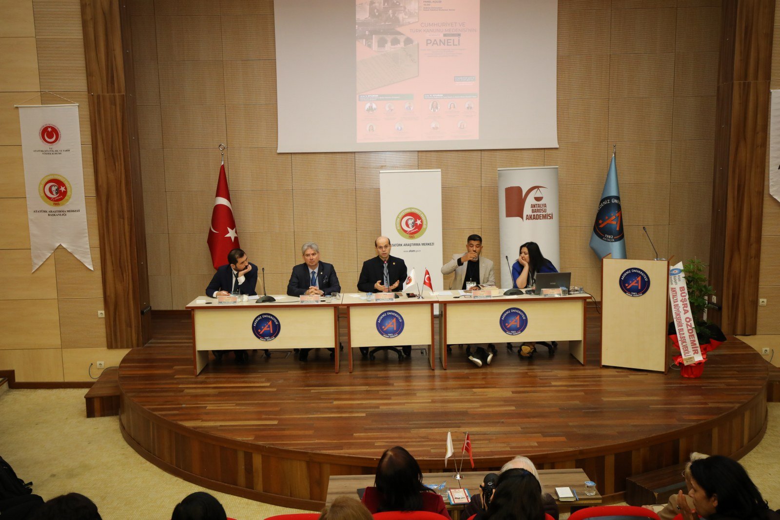 Akdeniz Üniversitesi Cumhuriyeti Ve Kadını Konuştu (5)