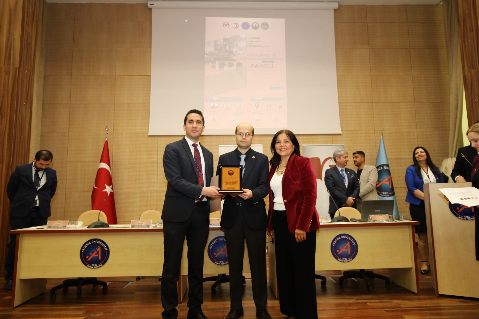 Akdeniz Üniversitesi Cumhuriyeti Ve Kadını Konuştu (6)