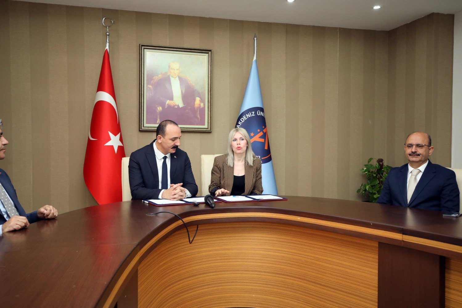 Akdeniz Üniversitesi Ve Konyaaltı Belediyesi Arasında Anlamlı Protokol (2)