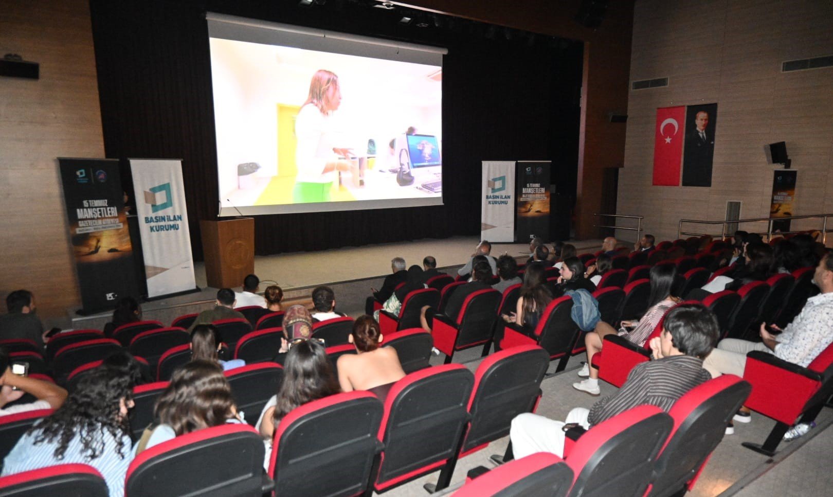 Akdeniz’deki 30 Öğrenci 15 Temmuz’u Manşette Taşıdı (6)