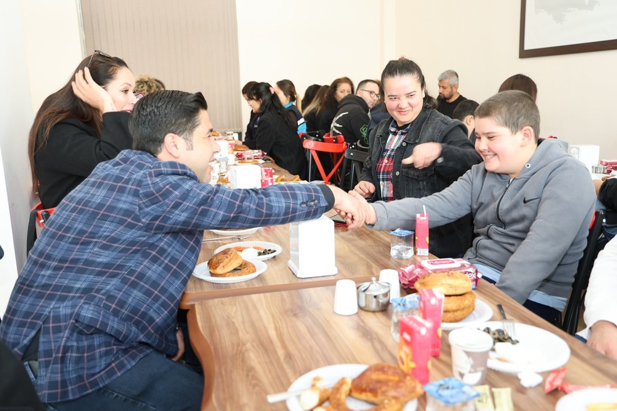 Aksu Belediyesi’nin Yaptığı Program Yürek Isıttı (4)