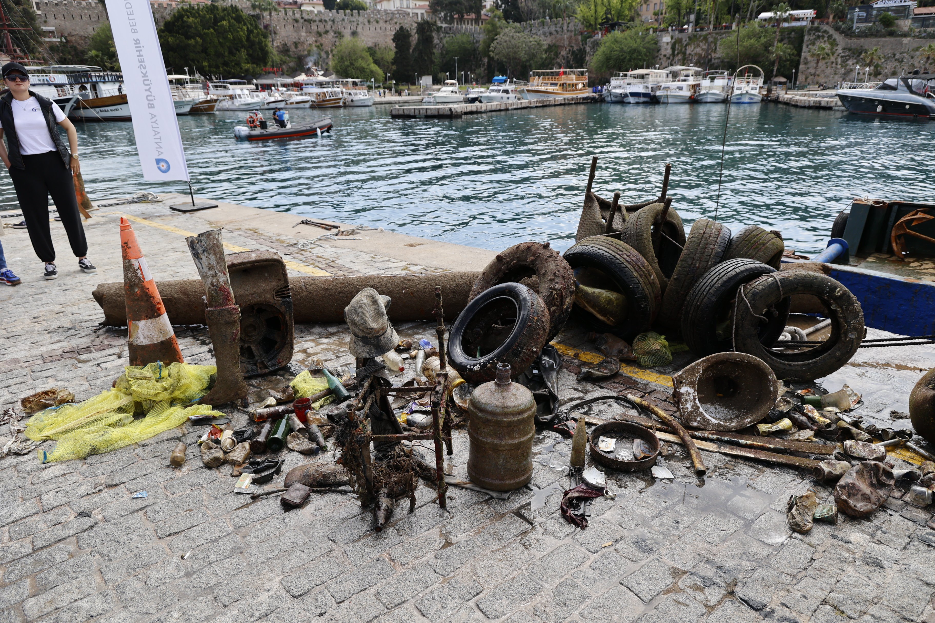 Antalya Büyükşehir Belediyesi Temizlik Yaptı Görünler Inanamadı (1)-1