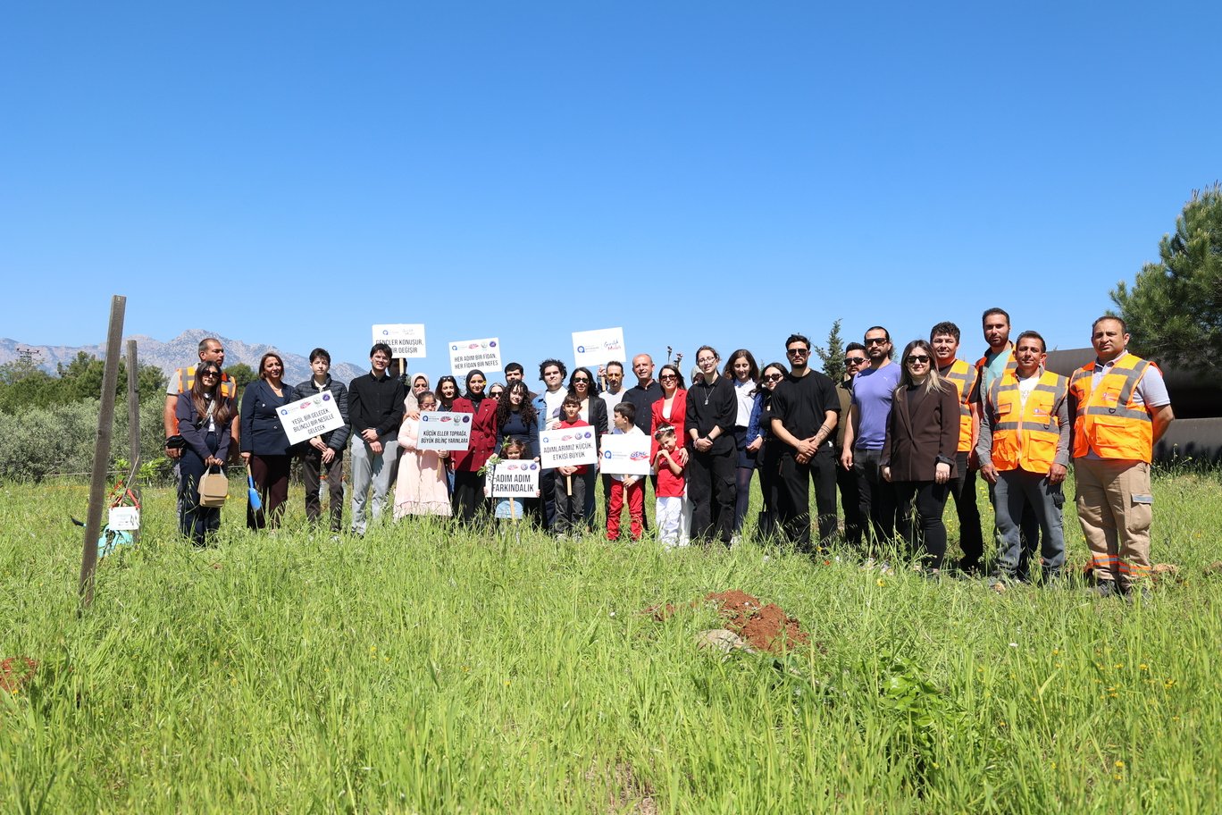 Antalya Büyükşehir Meclis Koltuğuna Oturan Çocuklar Iz Bıraktı (4)