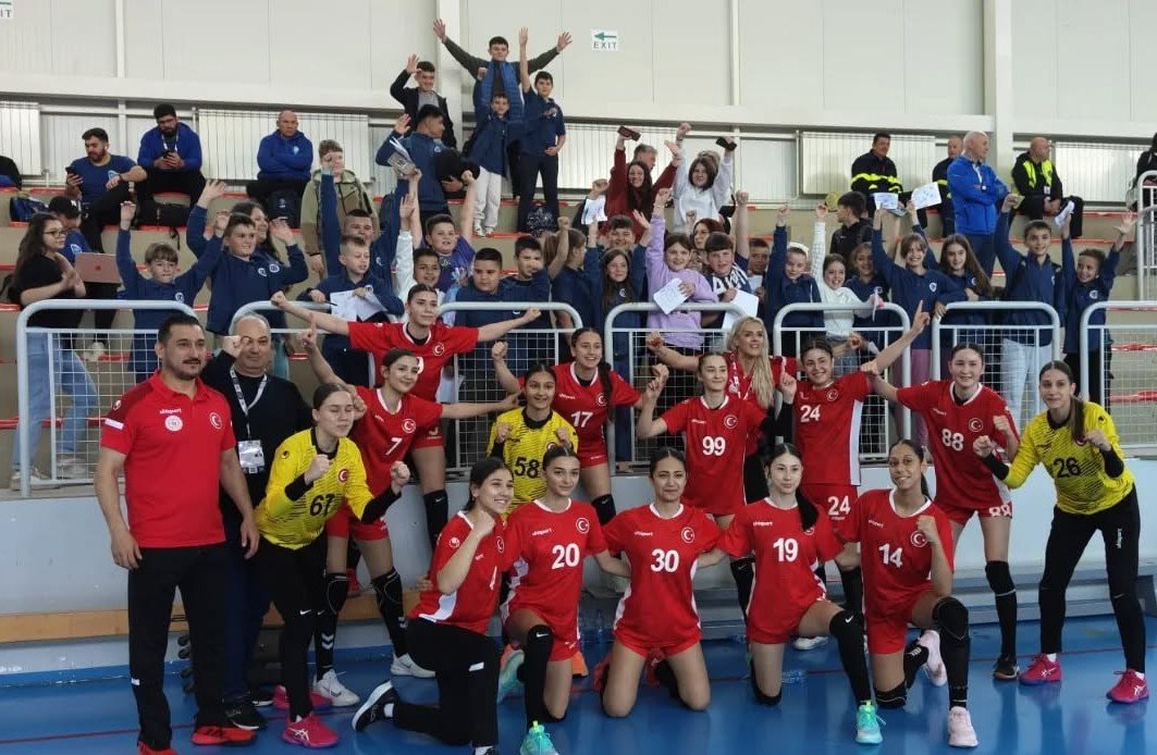 Antalya Ekibi, Makedonya’da Dünyanın En Iyi 8 Takımı Arasına Kaldı (2)