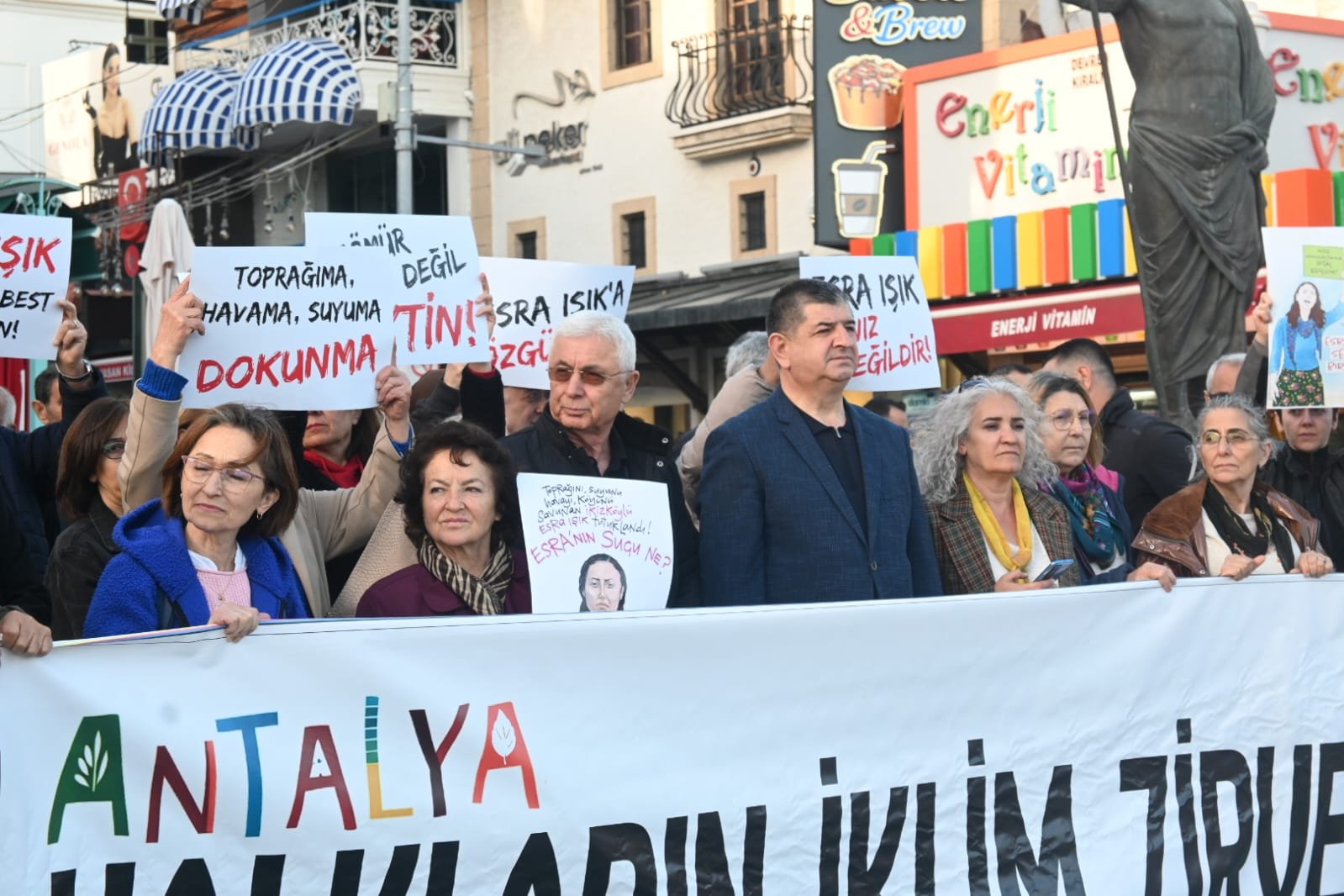 Antalya Esra Isik Icin Meydanlarda (2)