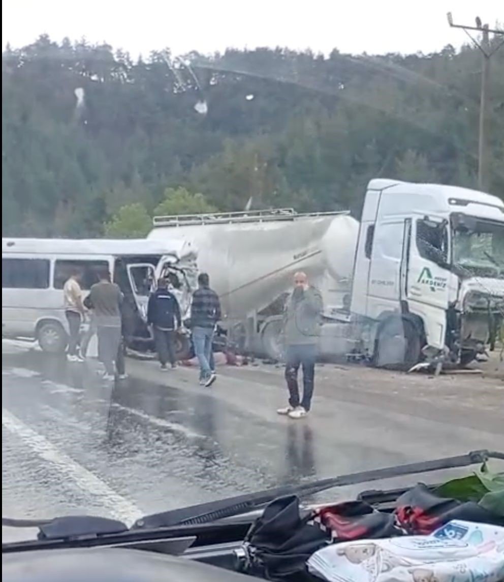 Antalya Isparta Yolunda Kaza 7 Olu (1)