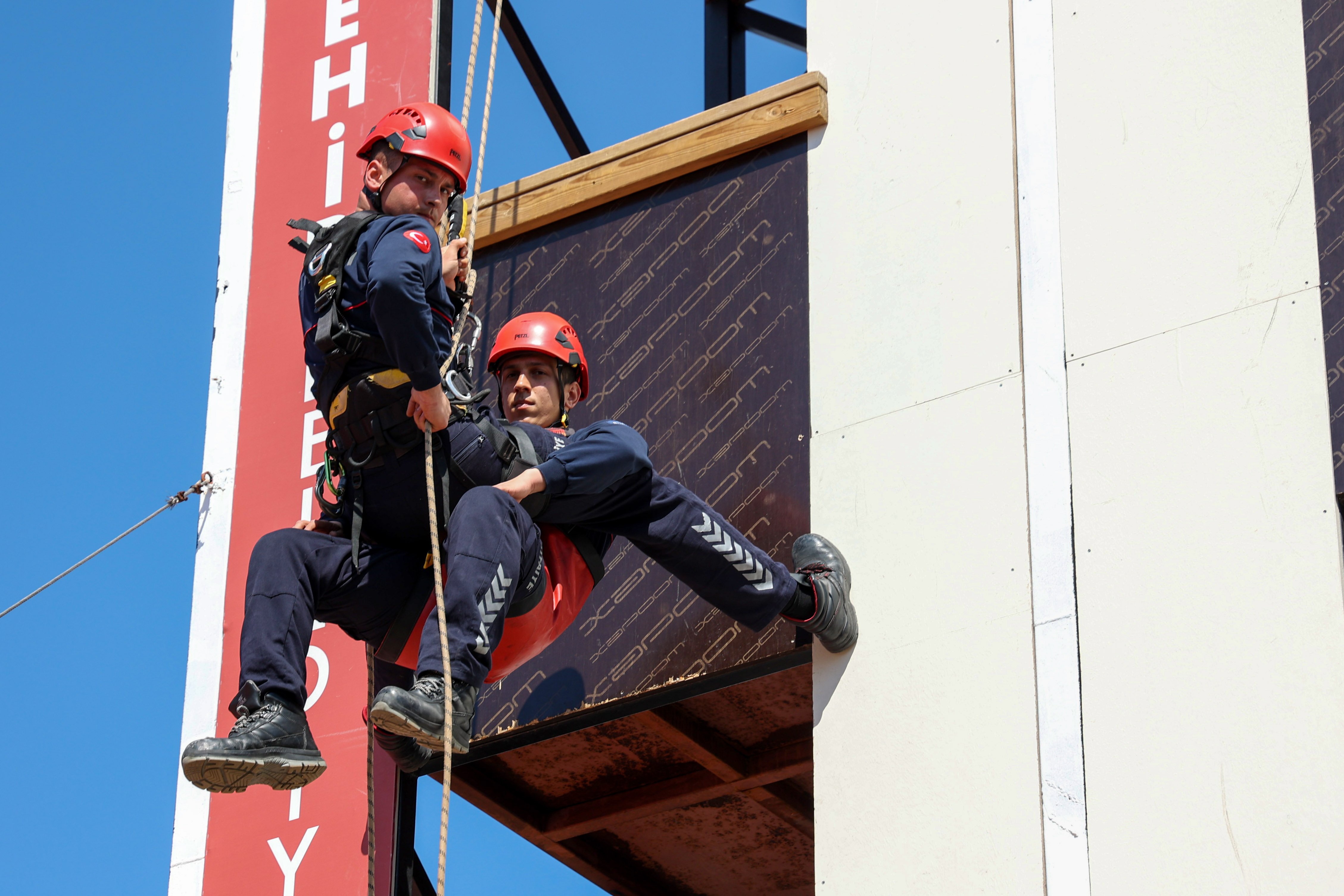 Antalya Itfaiyesinin Yeni Erleri Görev Yerlerine Atandı (2)