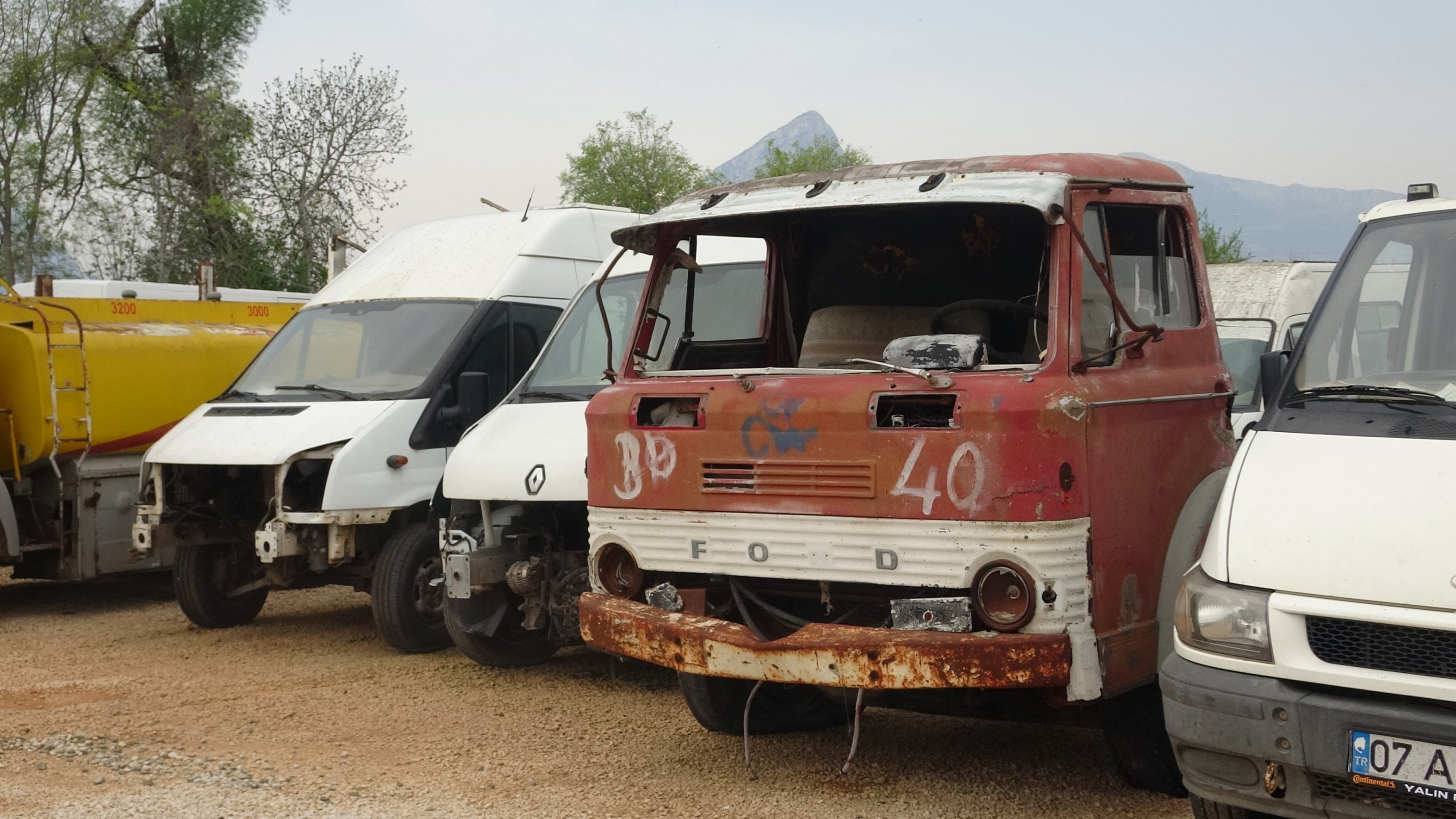 Antalya Mezarlığa Döndü! Milyonluk Araçlar Kaderine Terk Edildi (10)