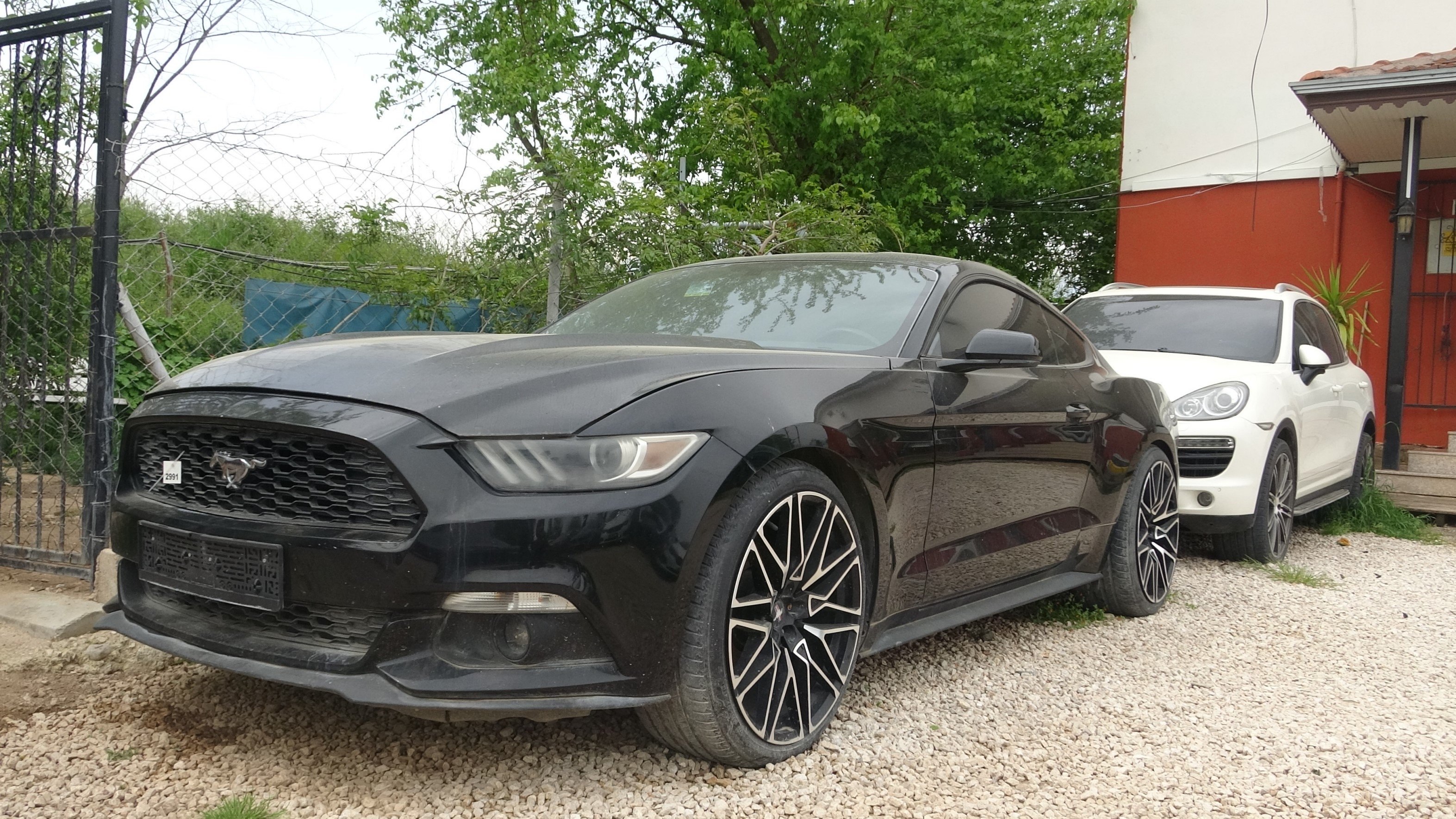 Antalya Mezarlığa Döndü! Milyonluk Araçlar Kaderine Terk Edildi (6)