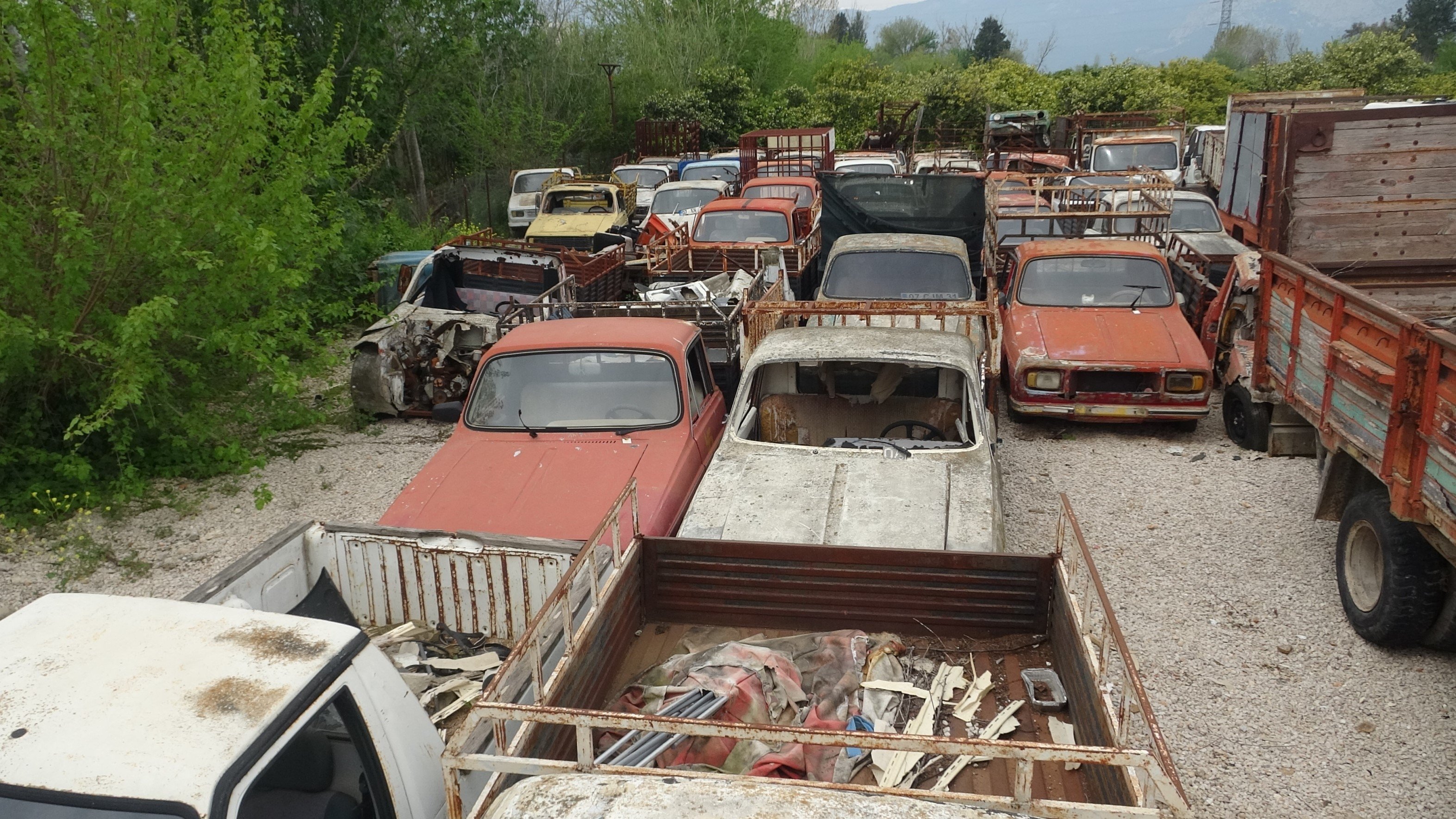 Antalya Mezarlığa Döndü! Milyonluk Araçlar Kaderine Terk Edildi (8)