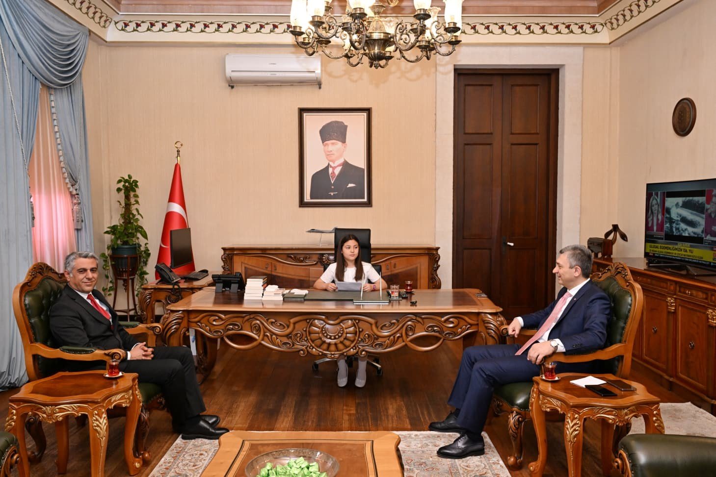 Antalya Valisinin Koltuğu Nazenin’e Emanet (2)