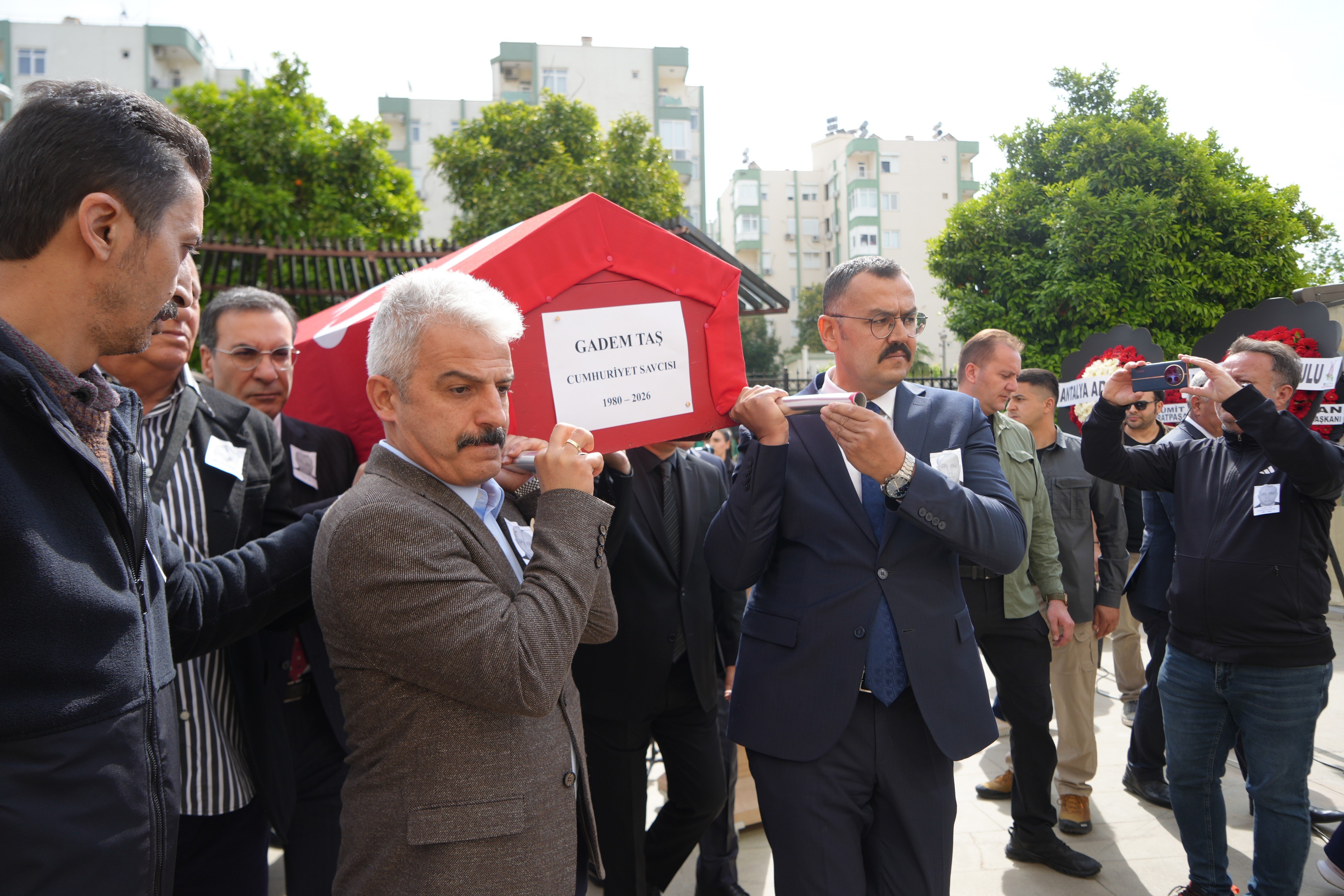 Antalya yasa boğuldu! Cumhuriyet Savcısı Gadem Taş son yolculuğuna uğurlandı