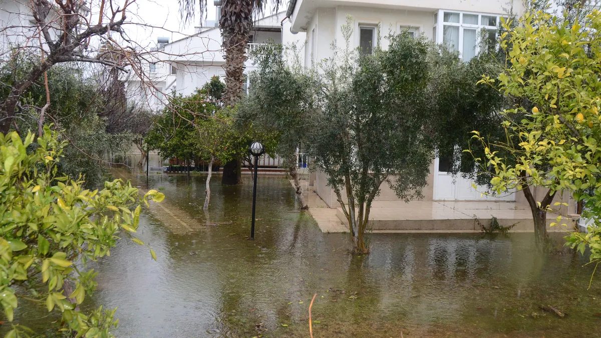 Antalya’da Göz Göre Göre Gelen Risk Fotoğraflar Gerçeği Ortaya Koydu (1)-1