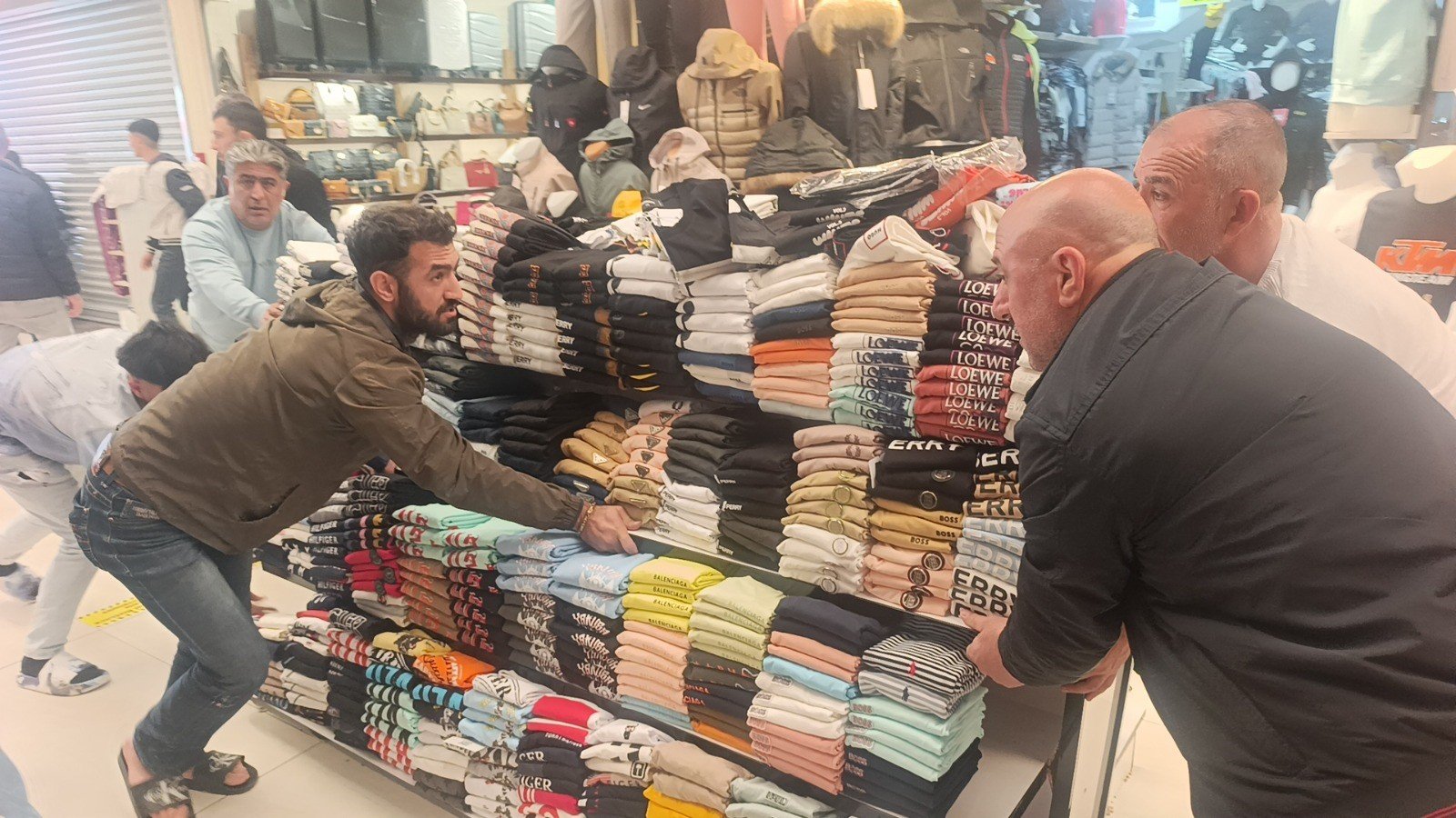 Antalya'da iş merkezinde yürekler ağza geldi! İşyerine yangın çıktı