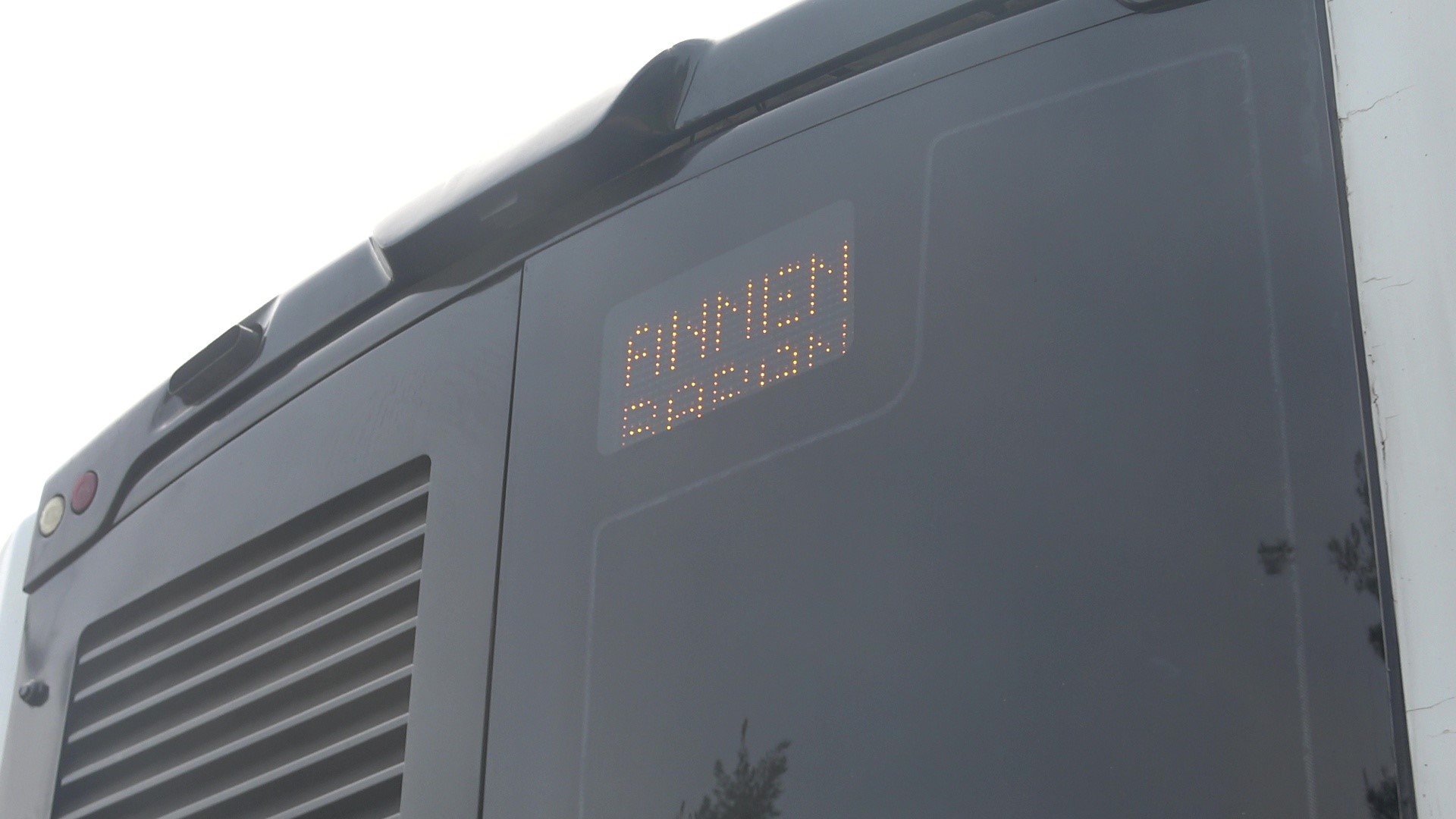 Antalya’da Otobüs Şoföründen Patenci Çocuklara Led'li Uyarı (1)