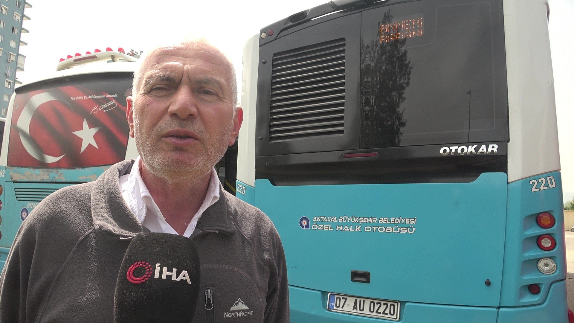 Antalya’da Otobüs Şoföründen Patenci Çocuklara Led'li Uyarı (4)