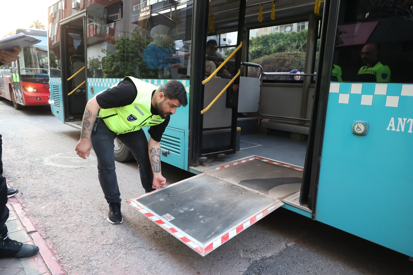 Antalya’da Otobüsler Inceleme Altına Alındı (6)