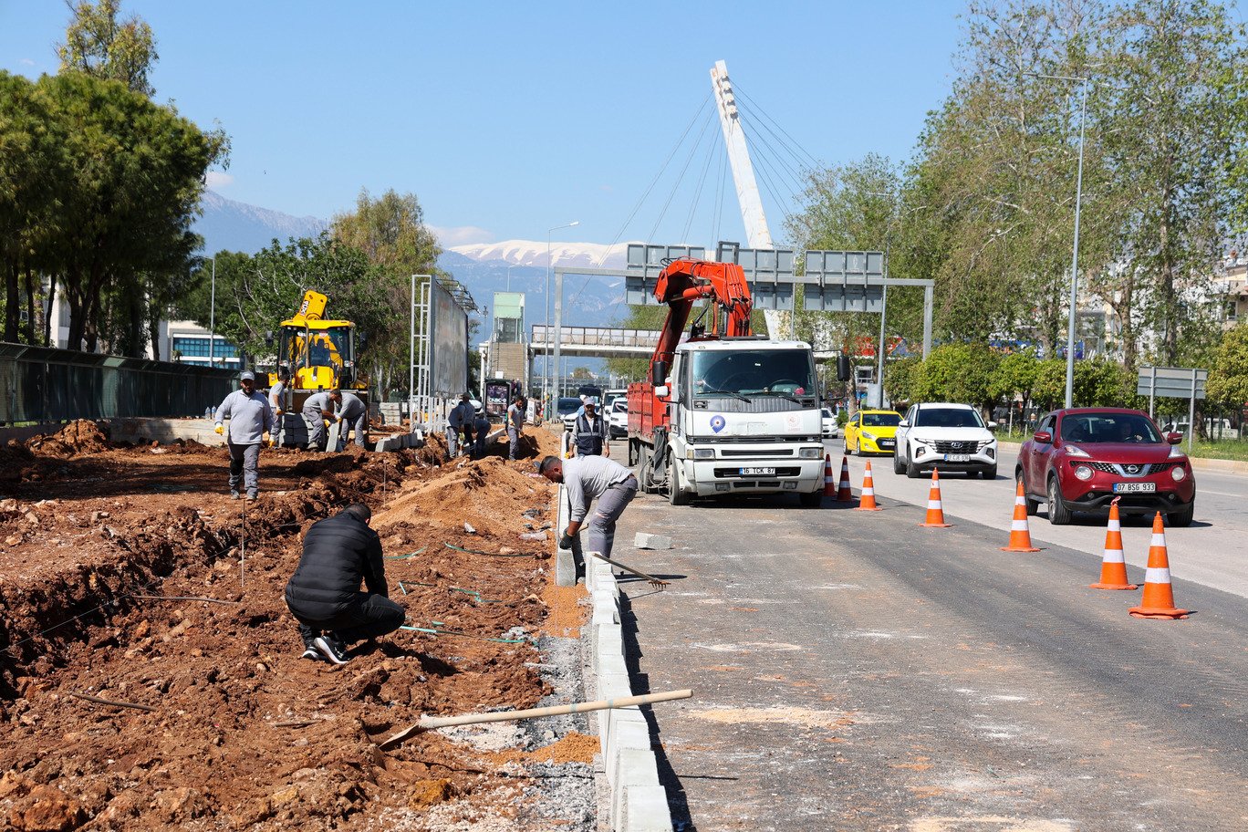 Antalya'da Trafiğe Yol Neşteri! Yeni Bağlantı Yolları Yapıldı (1)