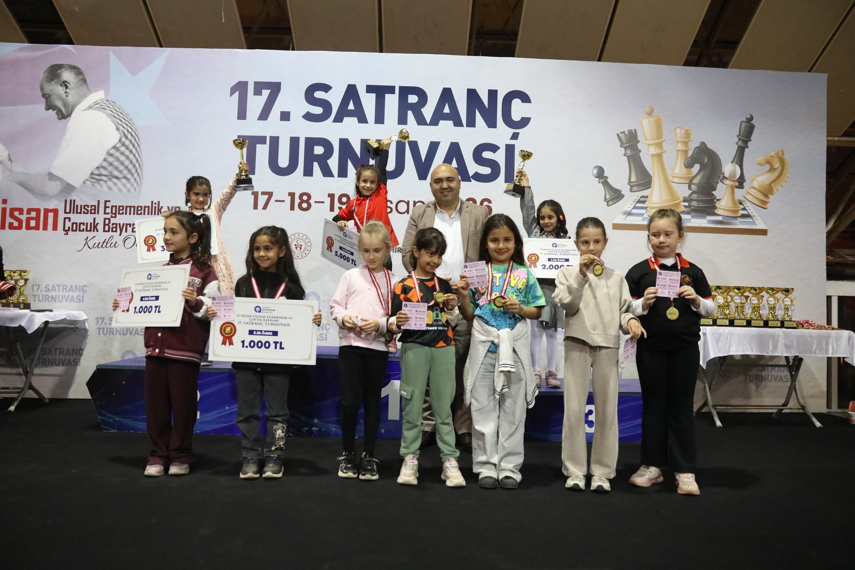 Antalya’daki Etkinlikte Dünya Çocuklarından ‘Sevgi’ Mesajı (1)