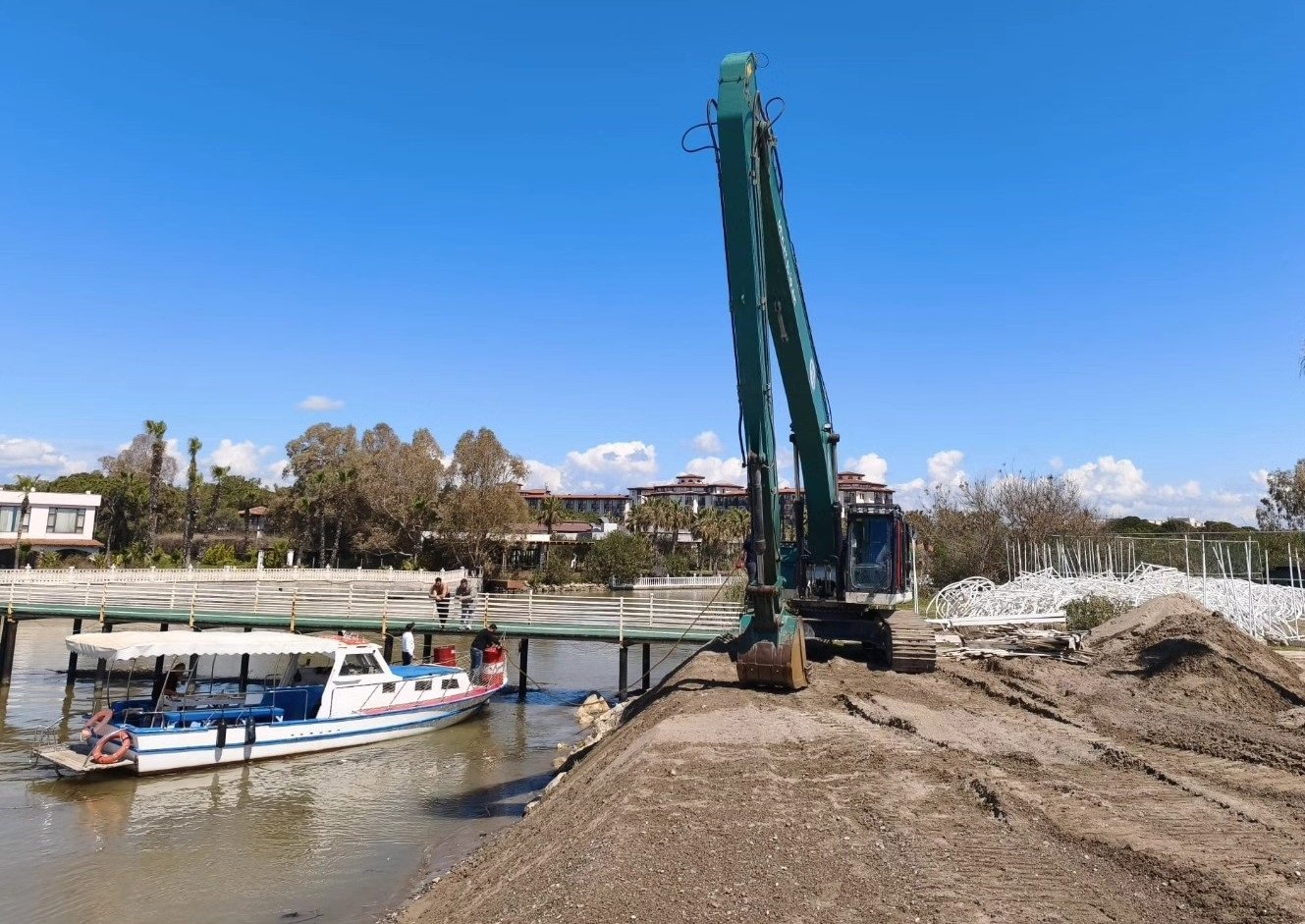 Antalya’daki Yeşil Karıncalar, bitmeyen kış mesaisinde