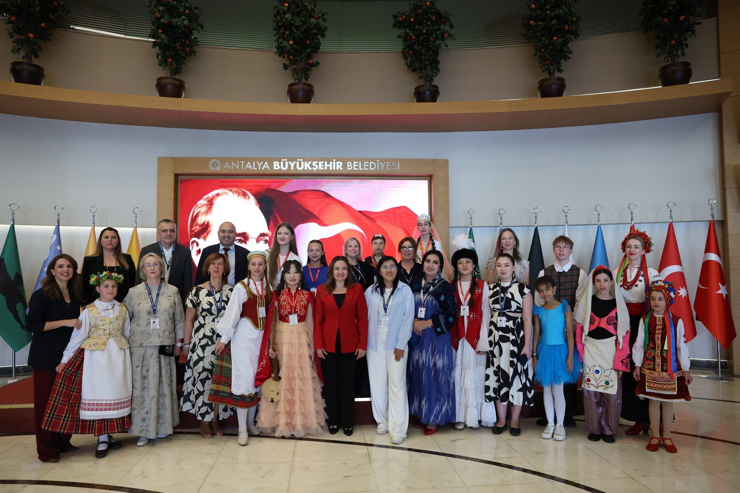 Antalya’nın kapıları dünya çocuklarına açıldı