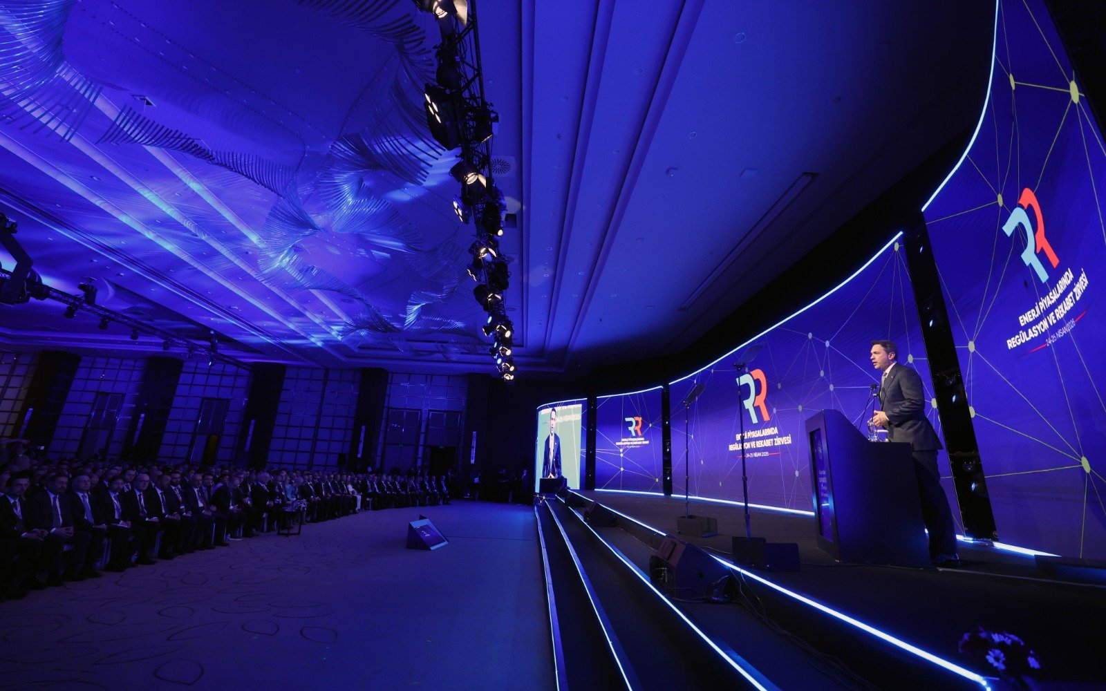 Bakan Bayraktardan Antalyada Enerjide Yeni Donem Mesaji (2)