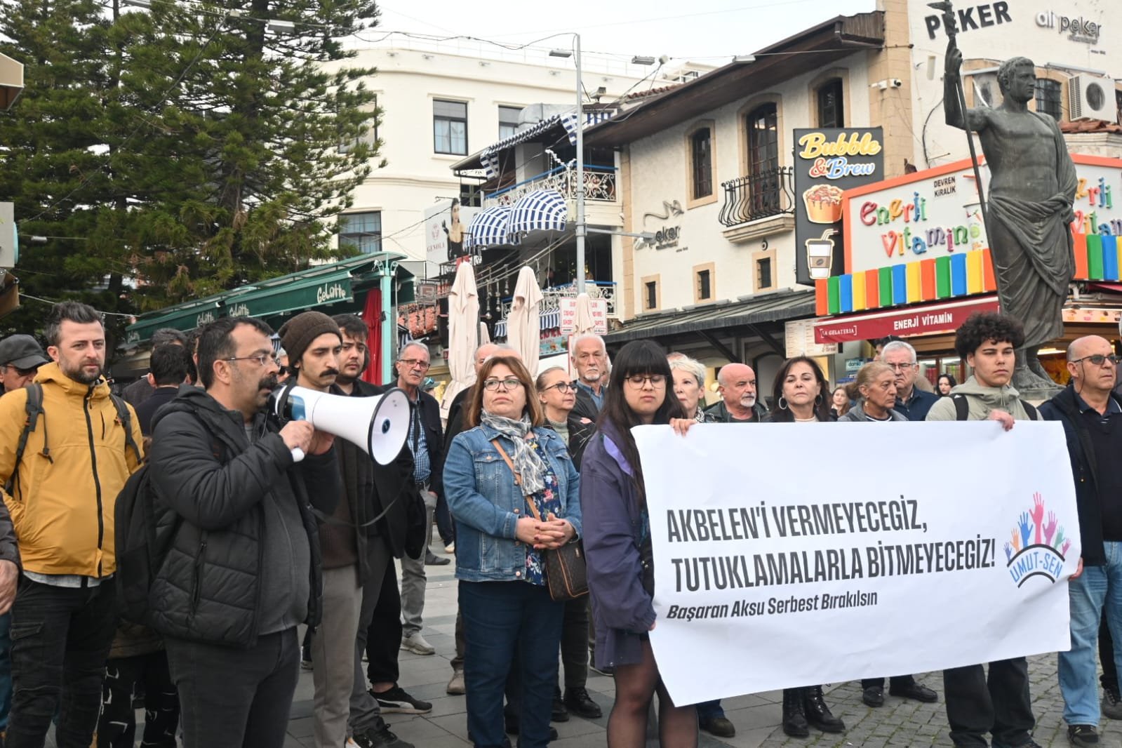 Basaran Aksu Aclik Grevine Basladi (2)