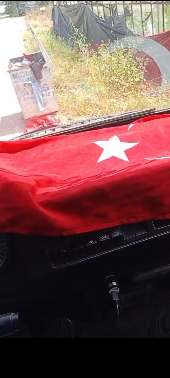 Bayrağa Sahip Çıkan Personele Mesut Kocagöz’den Ödül (5)