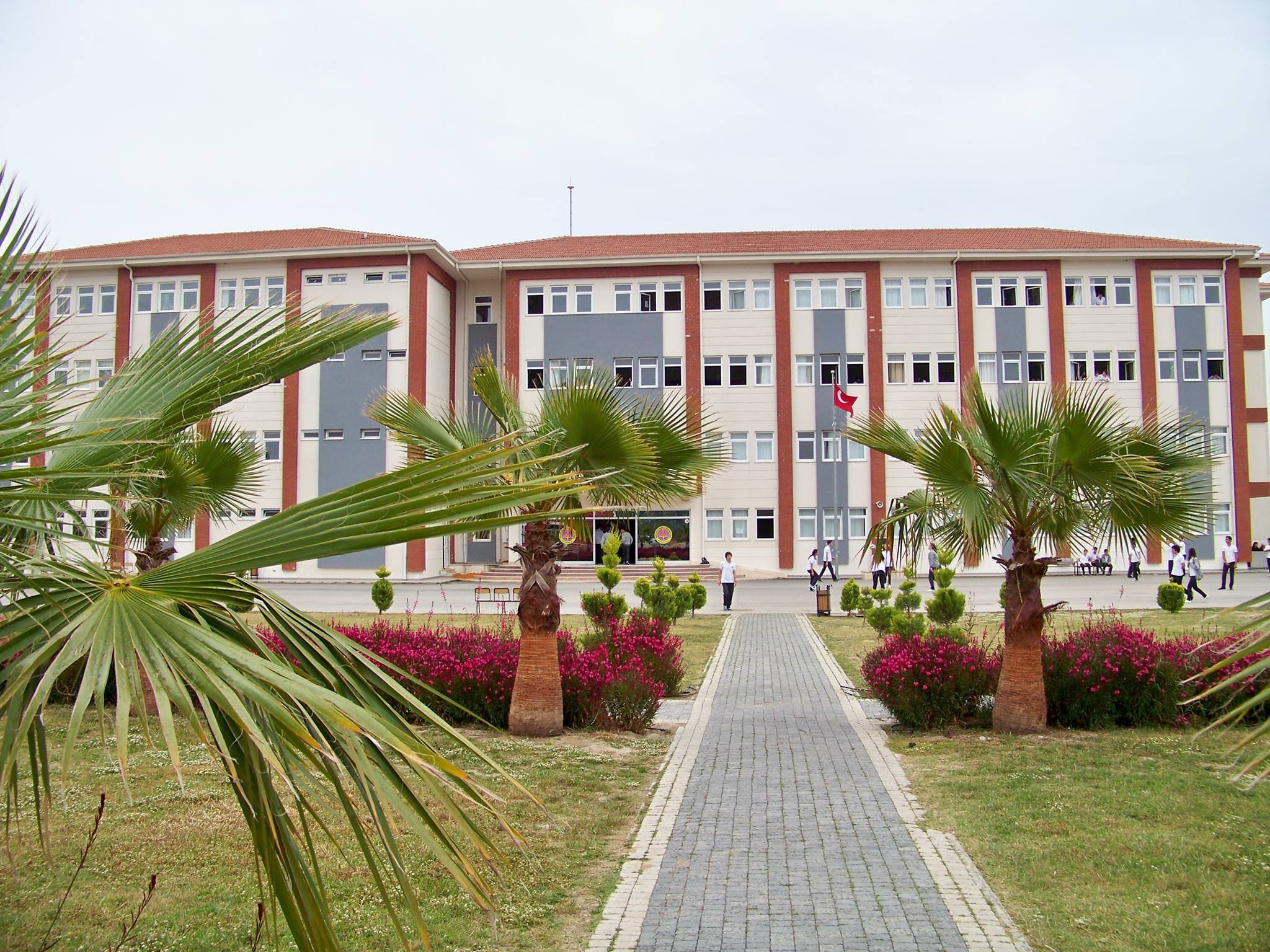 Böyle adalet mi olur? Okul müdürü ve idareciyi şikayet eden öğretmen çift sürüldü