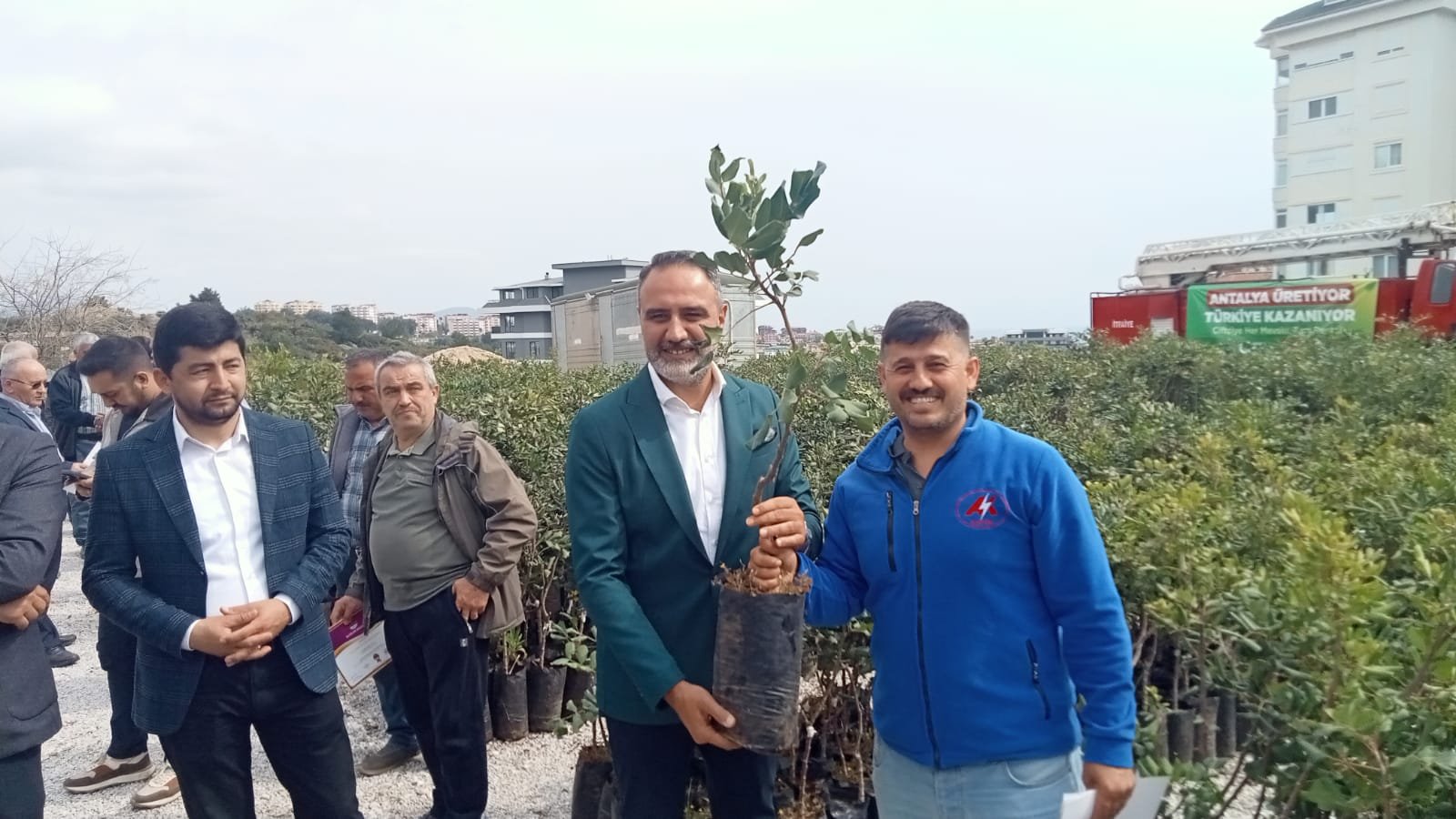 Büyükşehir Belediyesi Üreticinin Yüzünü Keçiboynuzu Ile Güldürdü (4)